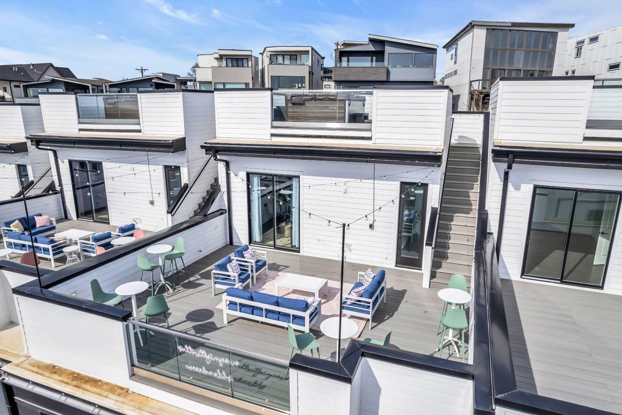 Taylor Swift Inspired Hot Tub Rooftop Deck Views * Nashville