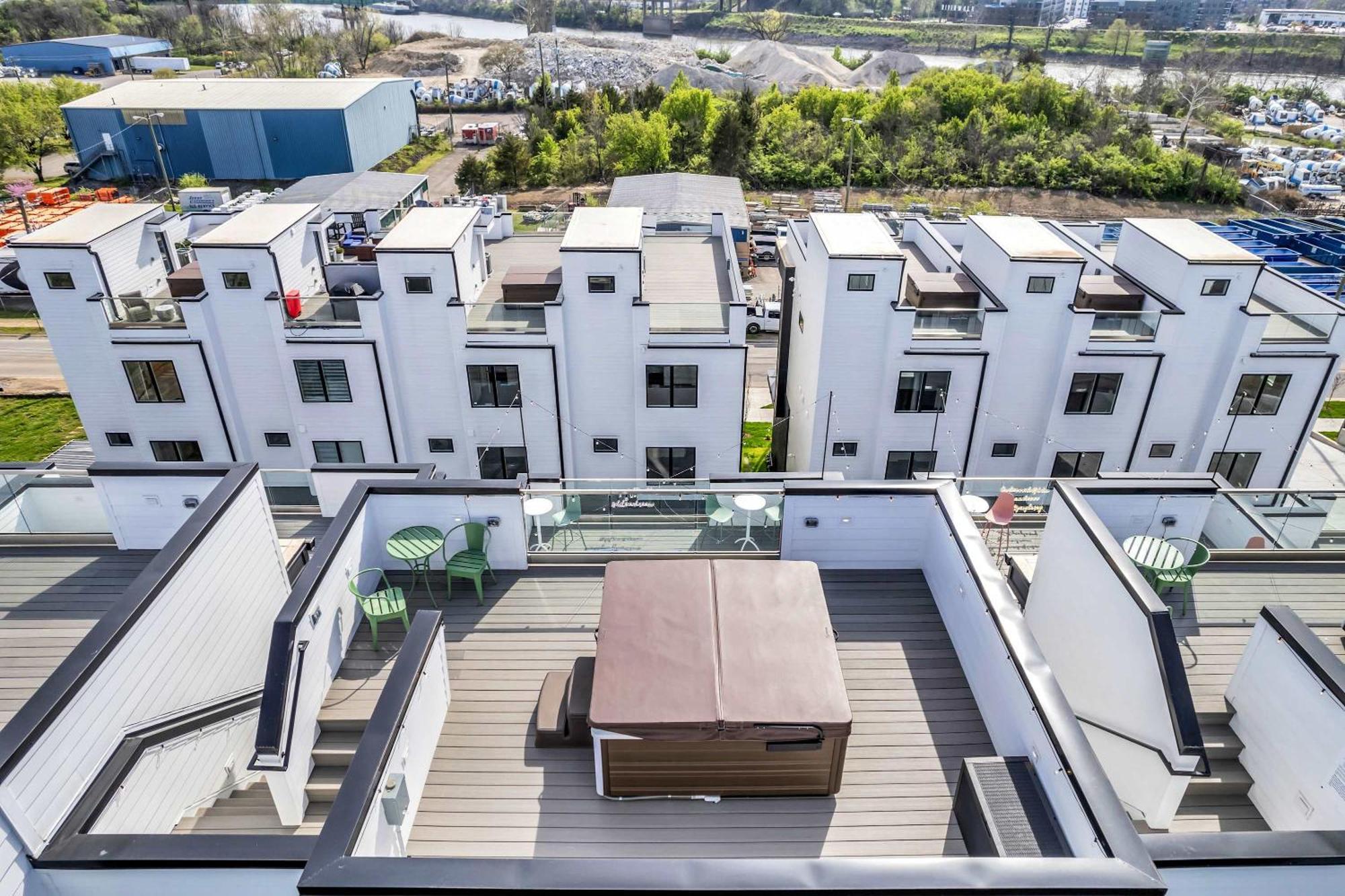 Taylor Swift Inspired Hot Tub Rooftop Deck Views *