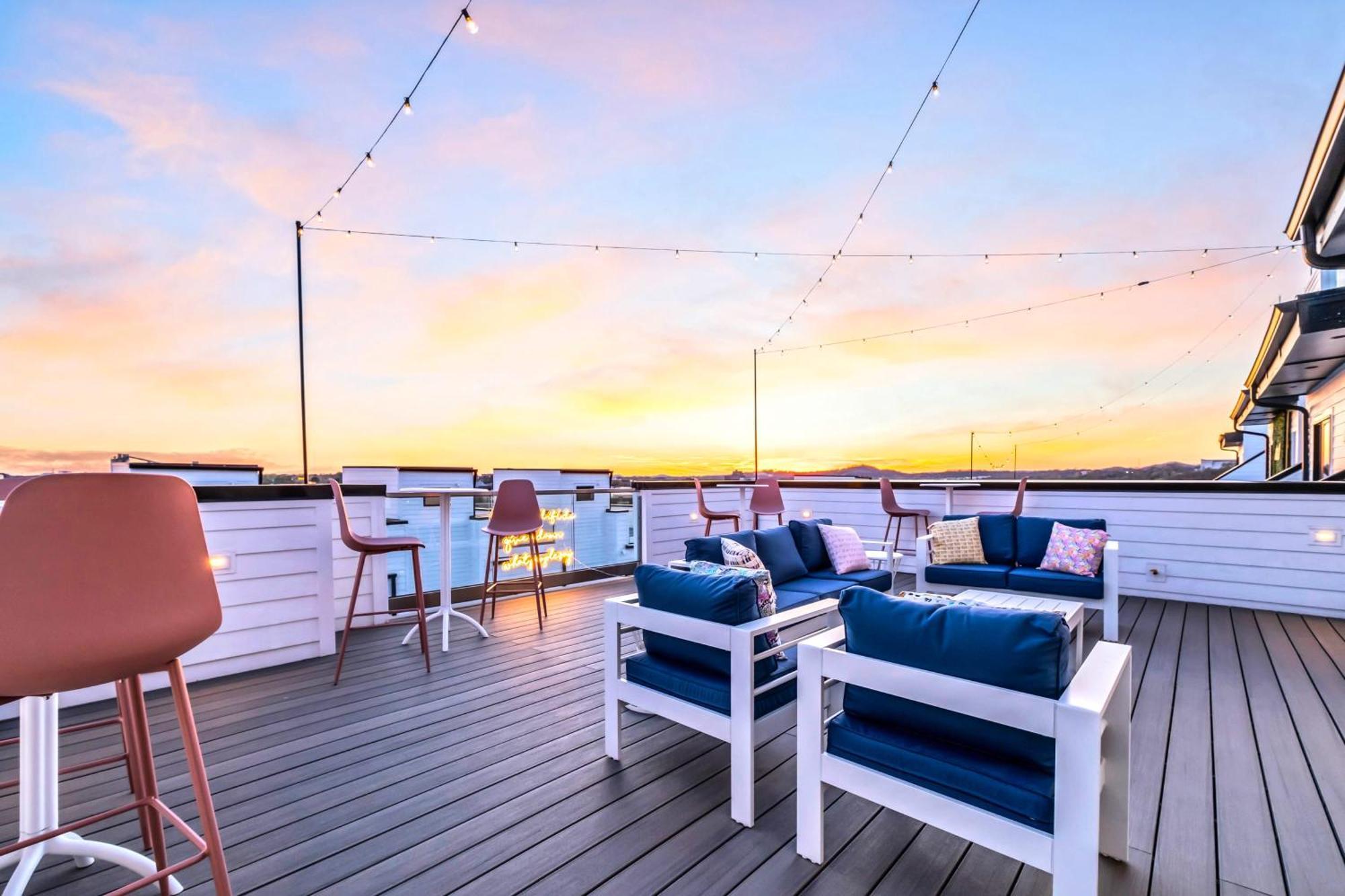 Holiday home Taylor Swift Inspired Hot Tub Rooftop Deck Views *
