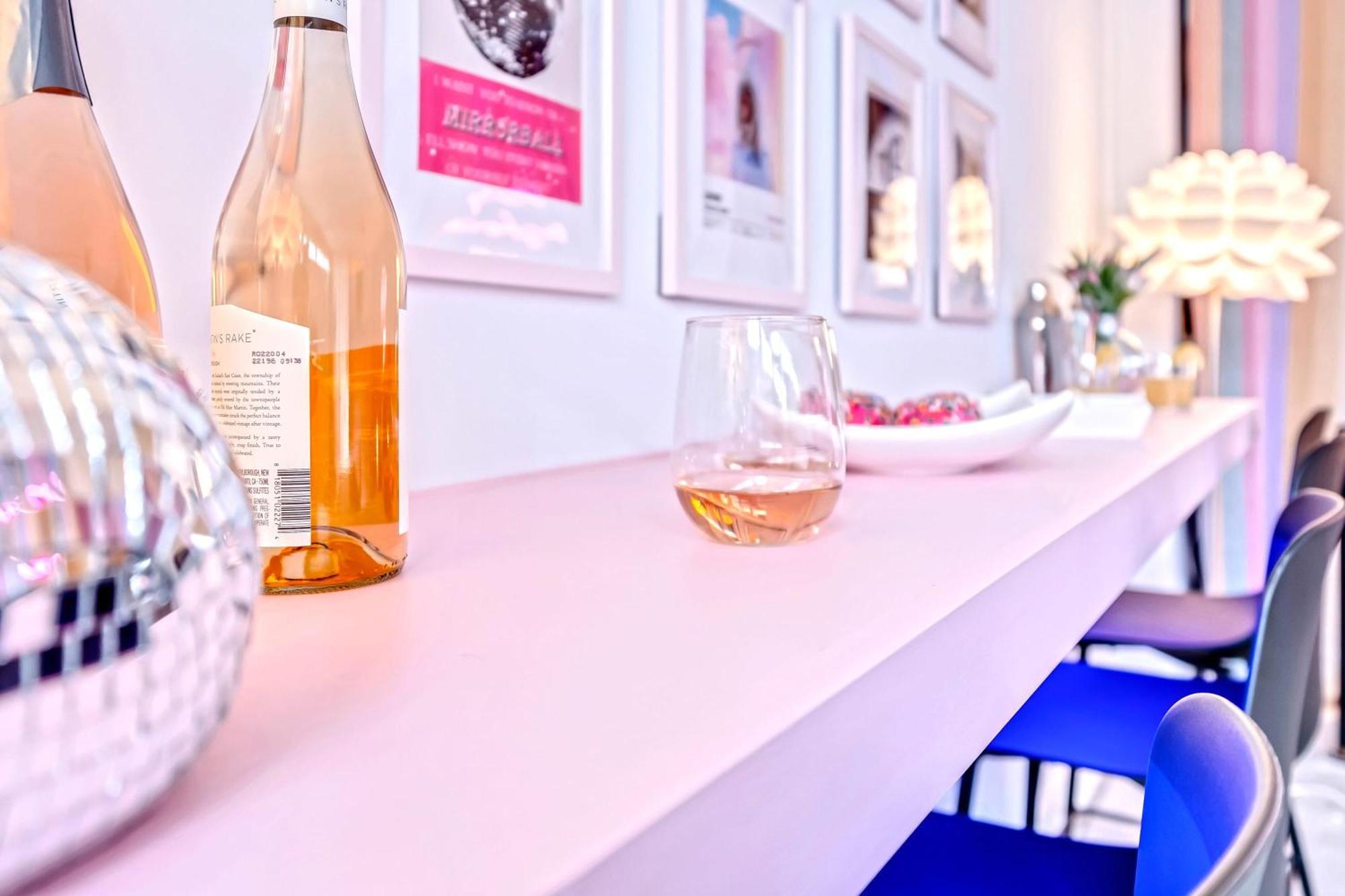 Taylor Swift Inspired Hot Tub Rooftop Deck Views Holiday home *