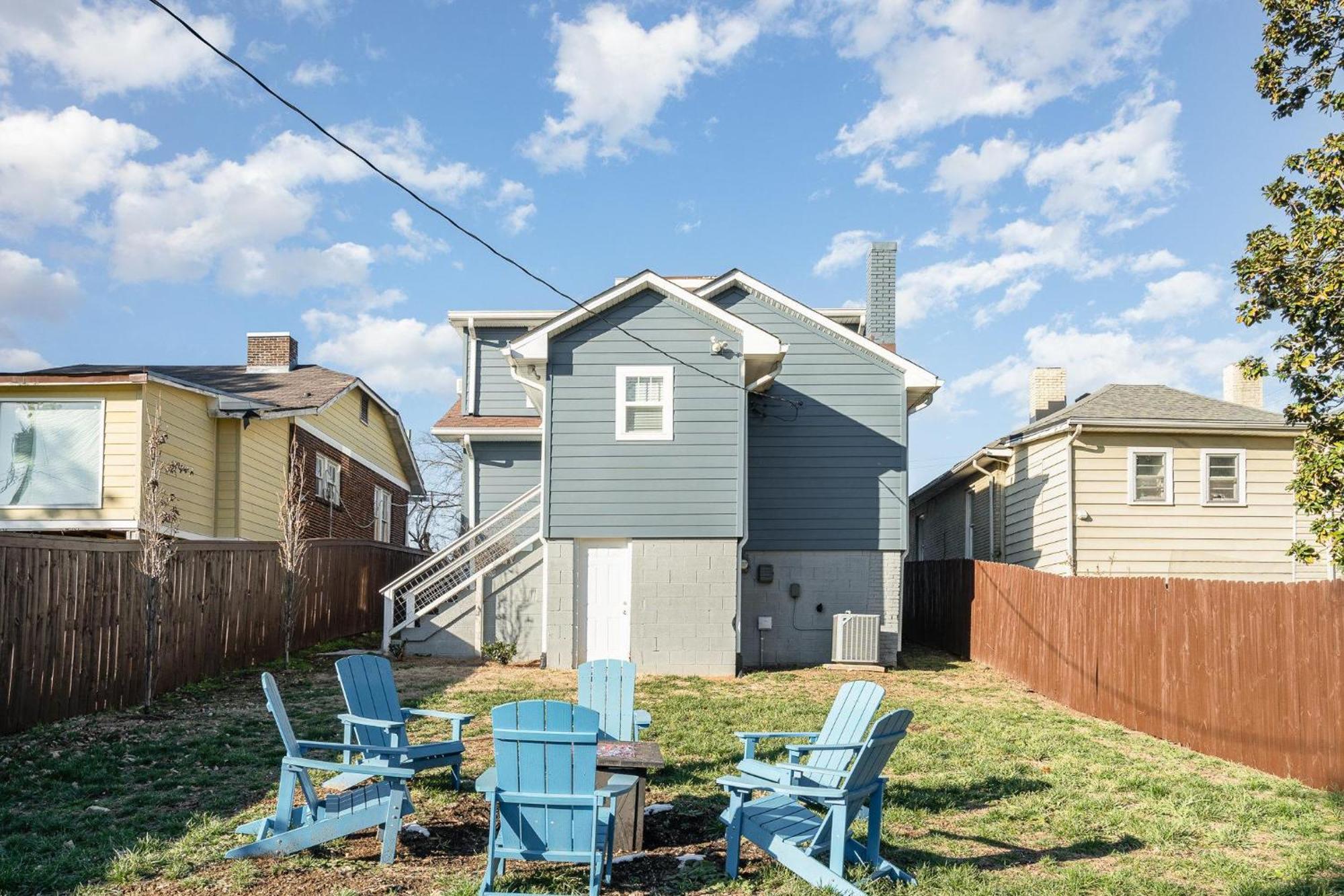 Blue Pearl - Private Backyard - Mins To Broadway Holiday home *