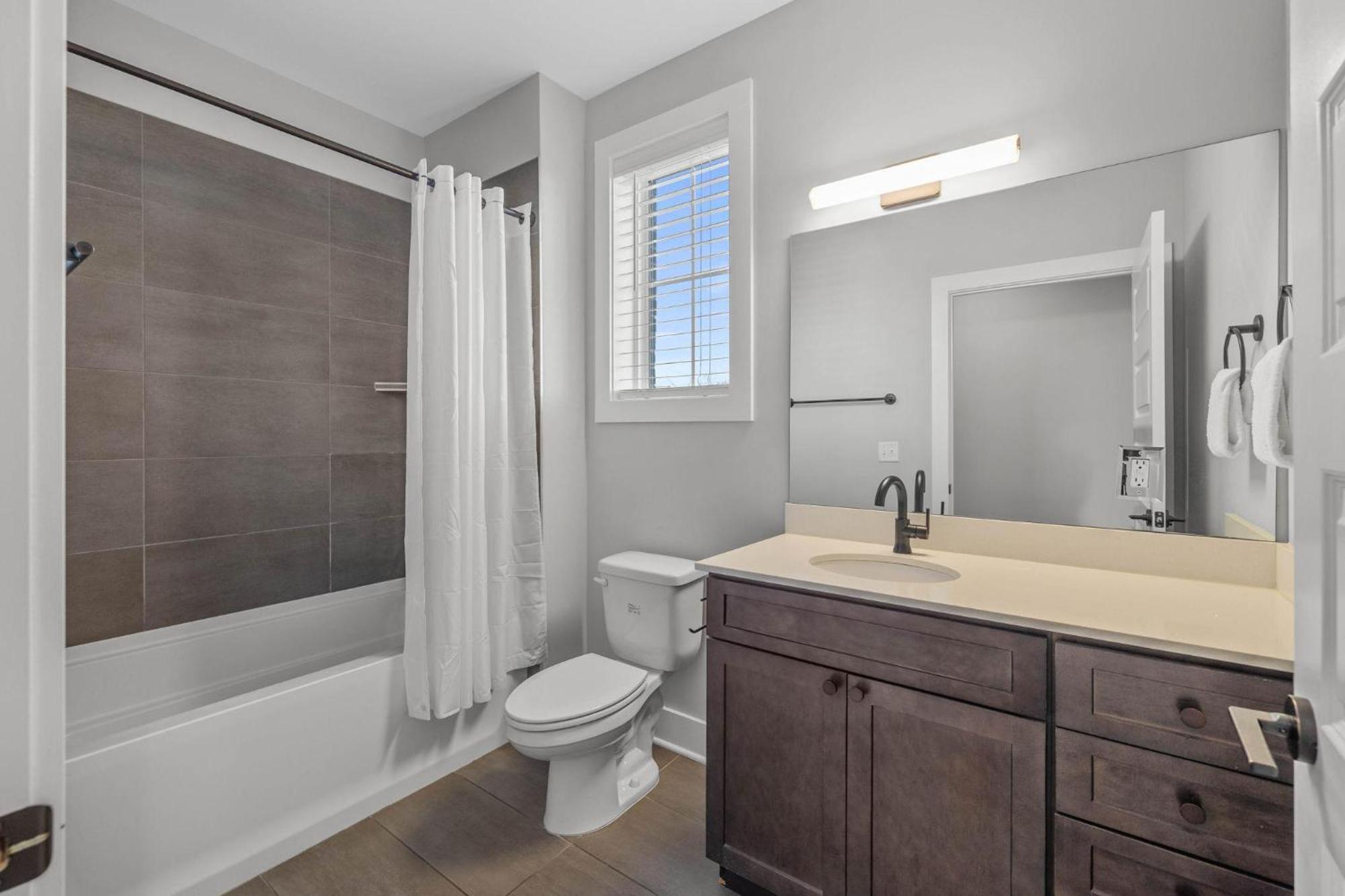 Pulse - Minutes To Broadway - Sleeps 6 * Nashville