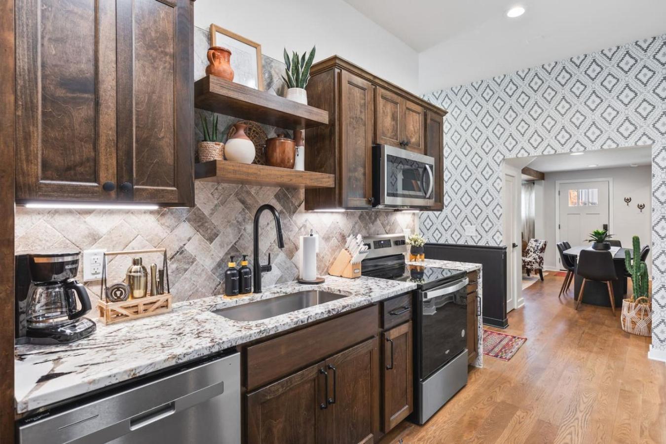 Holiday home Vibrant Multi Building That Sleeps 48 With 7 Units Nashville