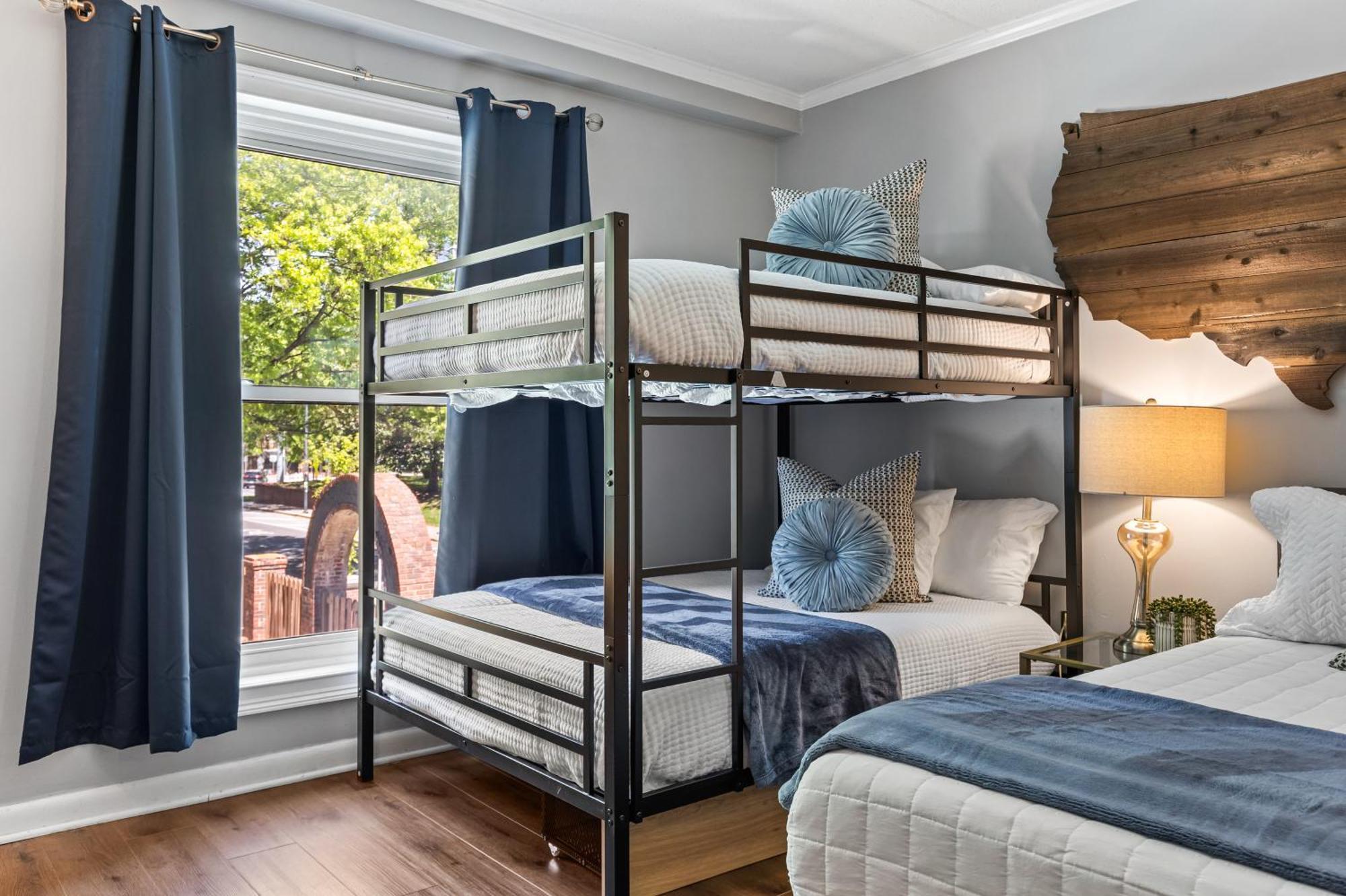 Famous Music Row 1 Bedroom With Free Parking And Pool Nashville