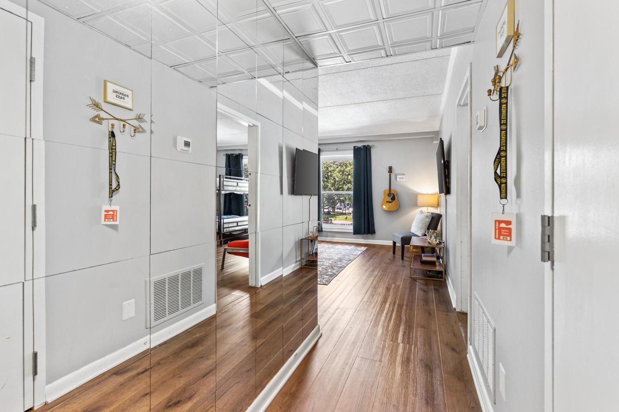 Holiday home Famous Music Row 1 Bedroom With Free Parking And Pool *