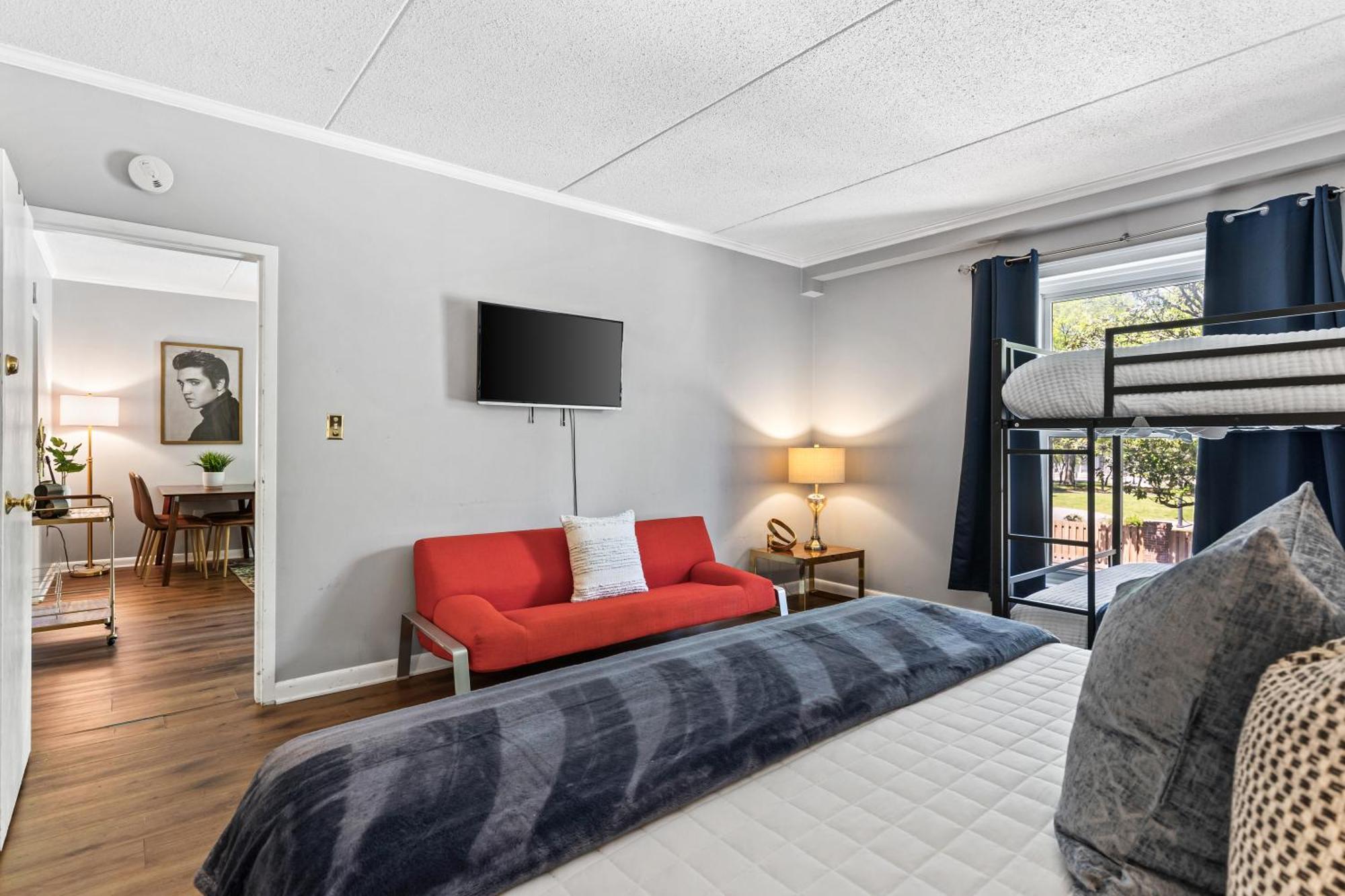 Famous Music Row 1 Bedroom With Free Parking And Pool *