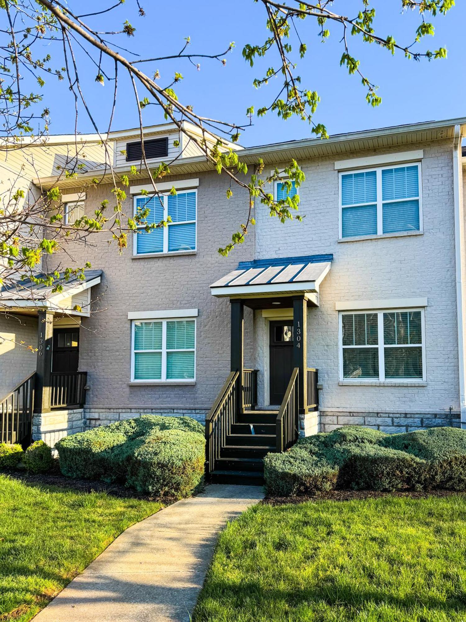 Belmont And Broadway Great For Groups *