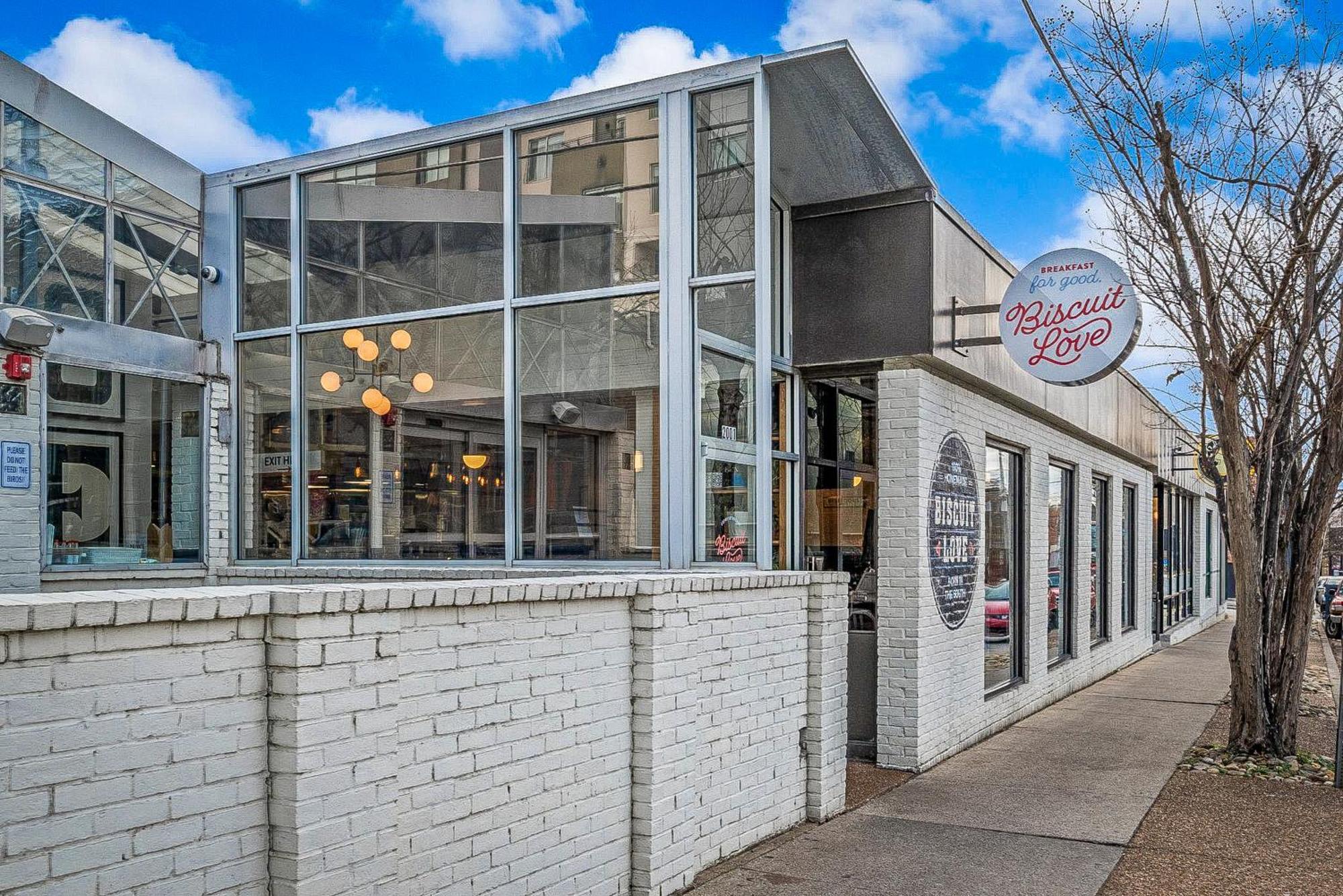 Belmont And Broadway Great For Groups