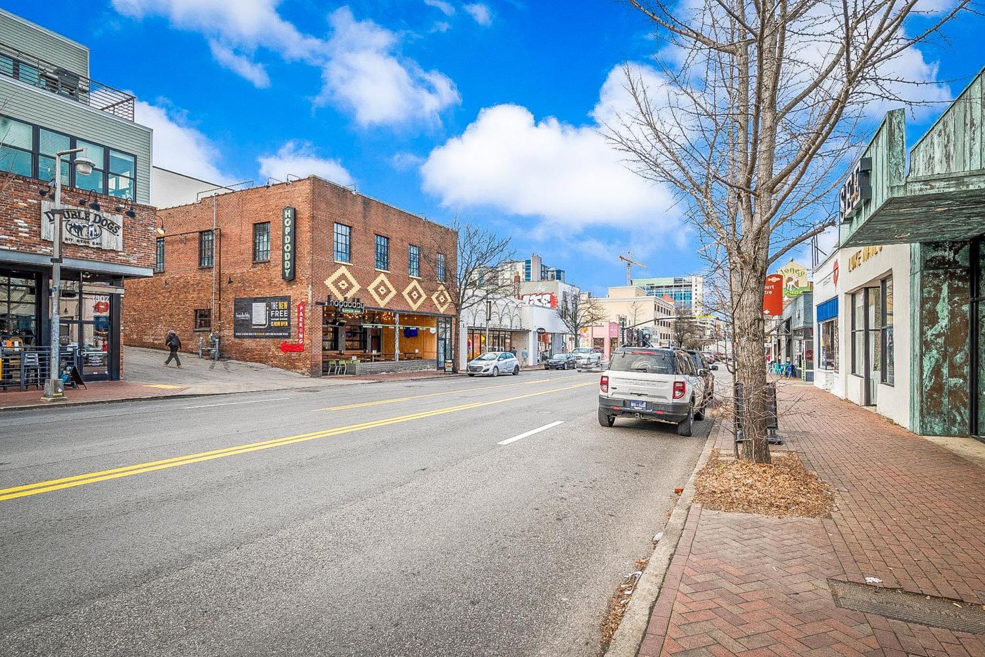 Belmont And Broadway Great For Groups * Nashville