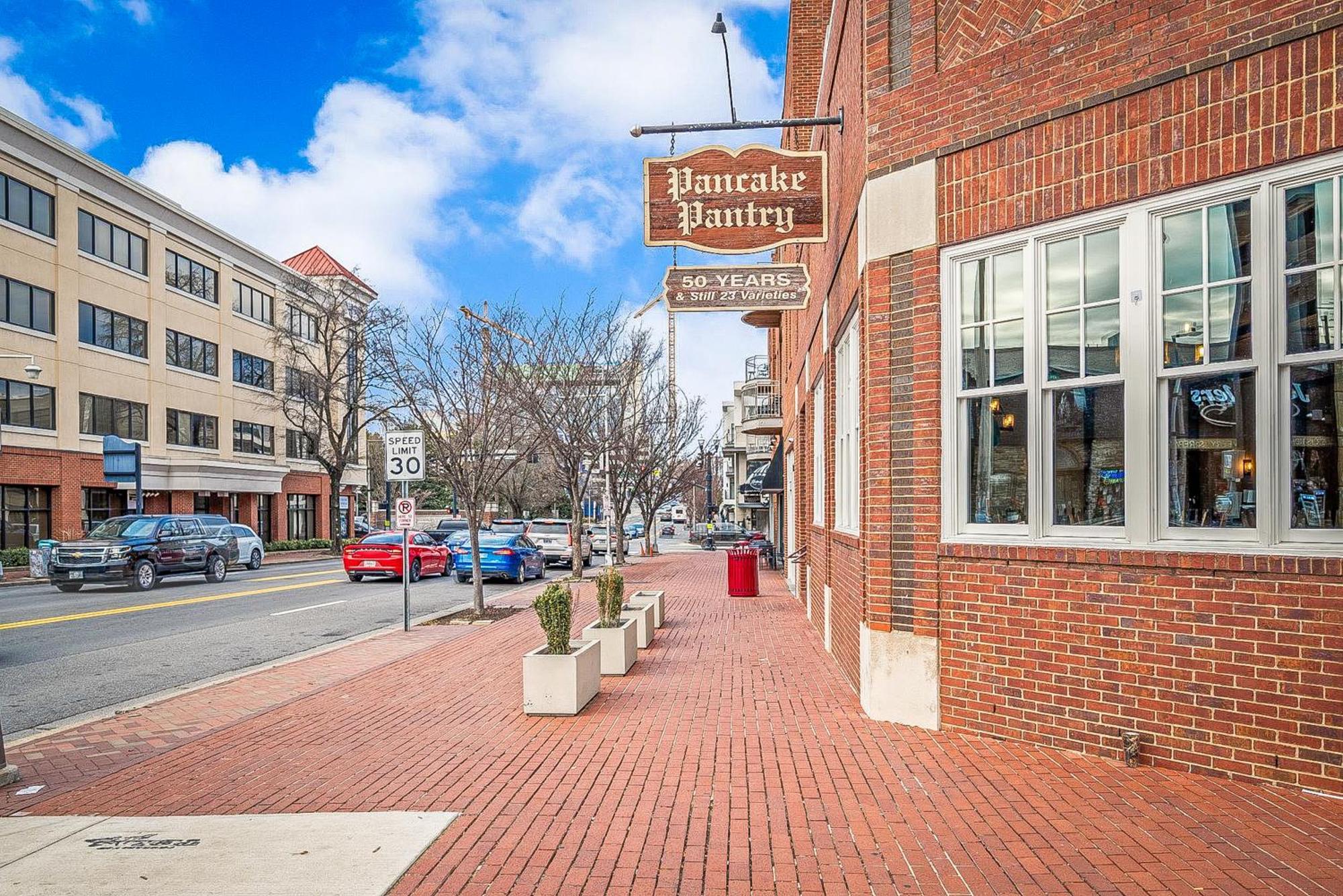 Belmont And Broadway Great For Groups Nashville