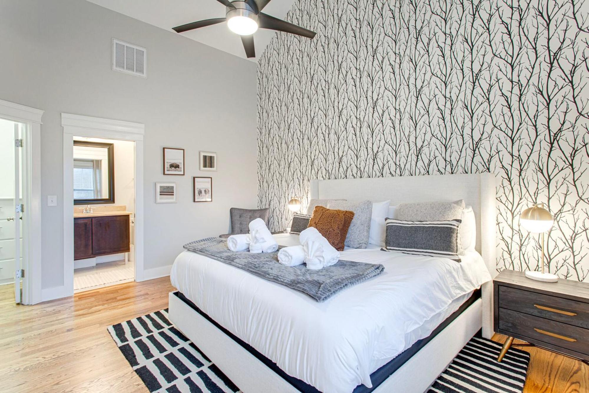 Belmont And Broadway Great For Groups *