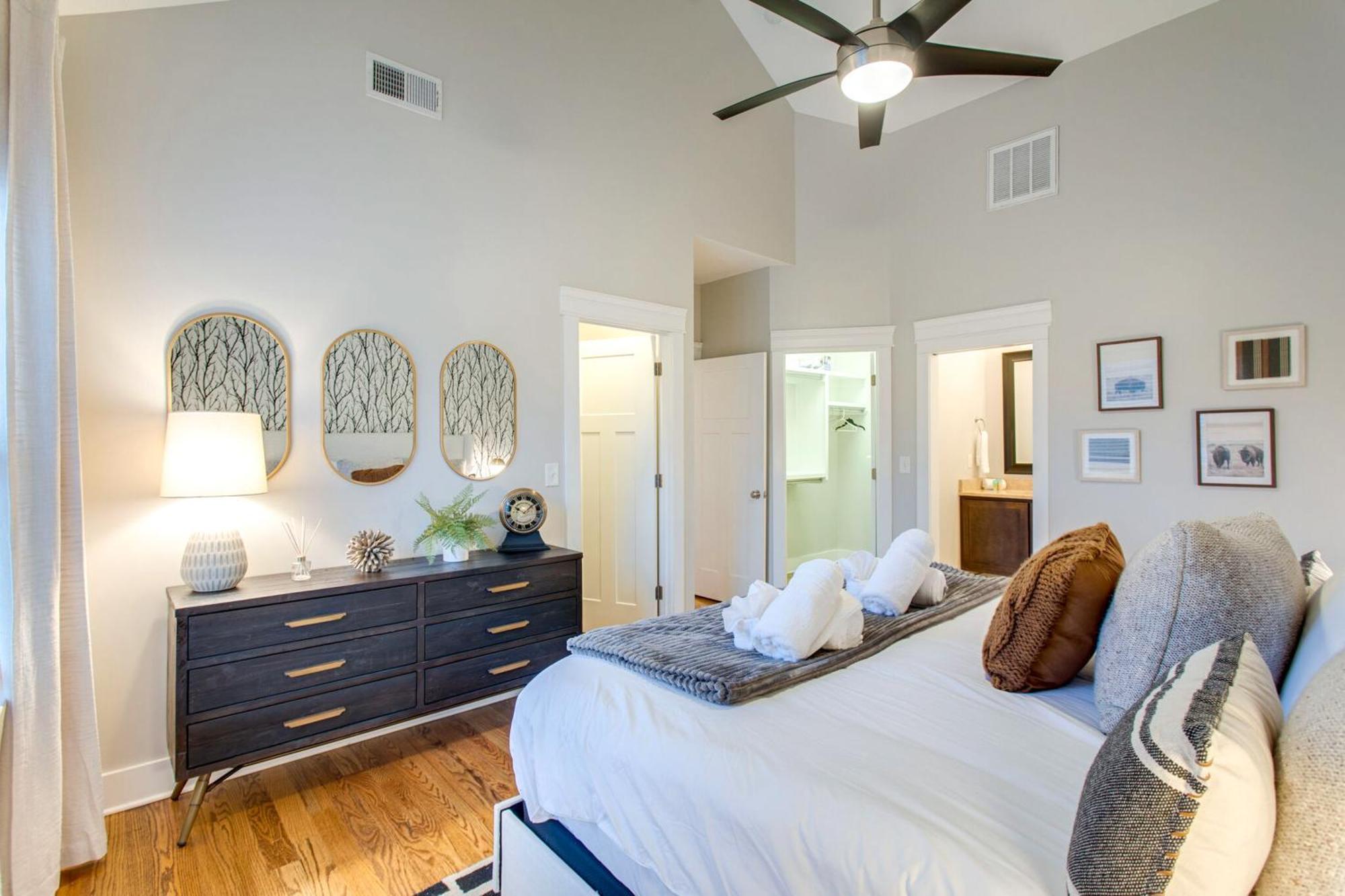 Belmont And Broadway Great For Groups Holiday home