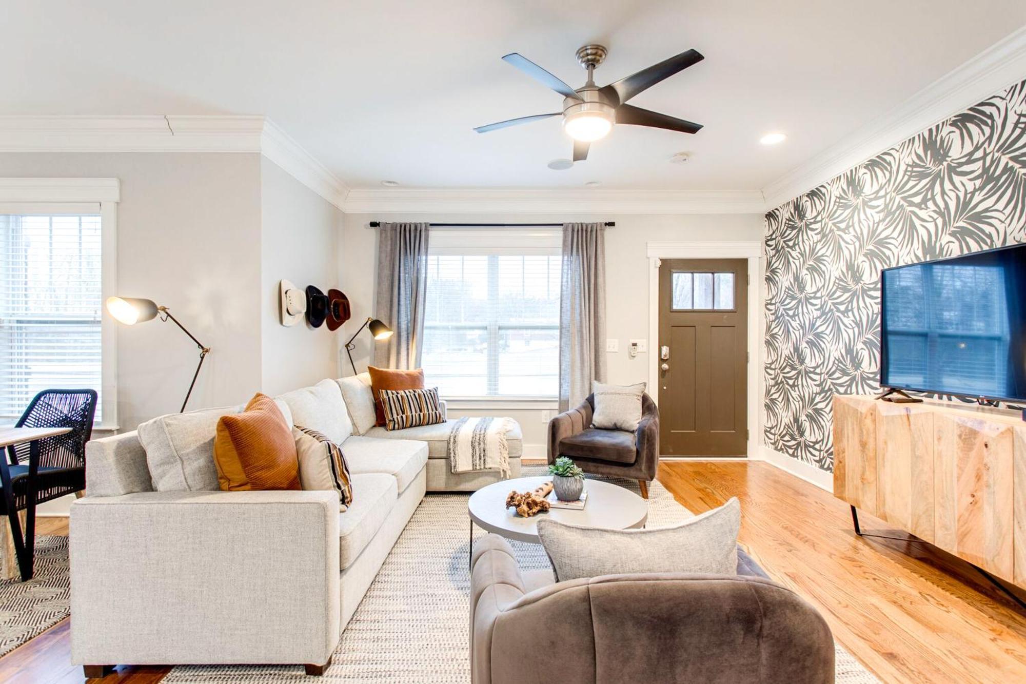 Belmont And Broadway Great For Groups Holiday home