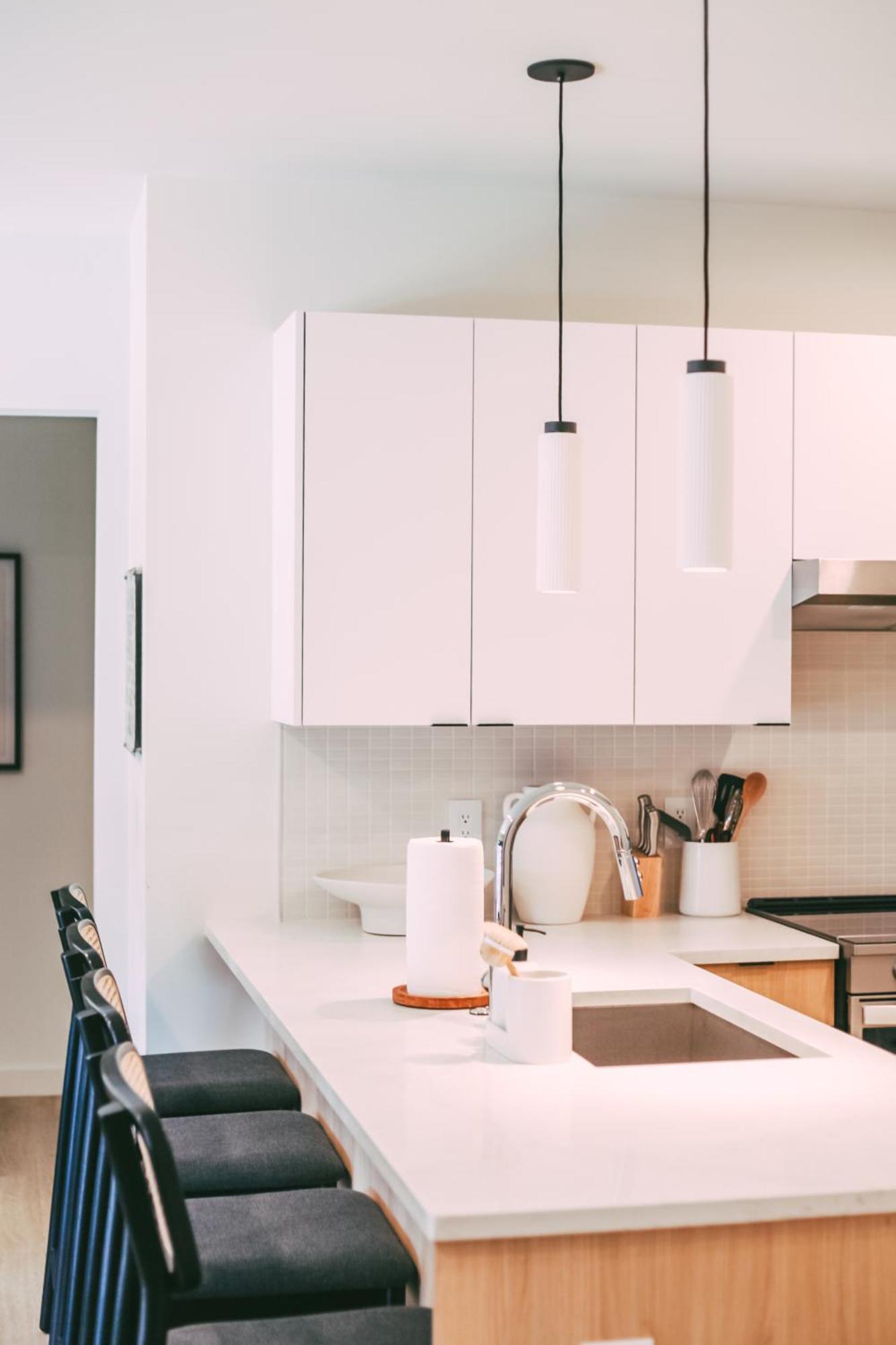 Laylas Retreat With Pool Walk To Broadway Holiday home *