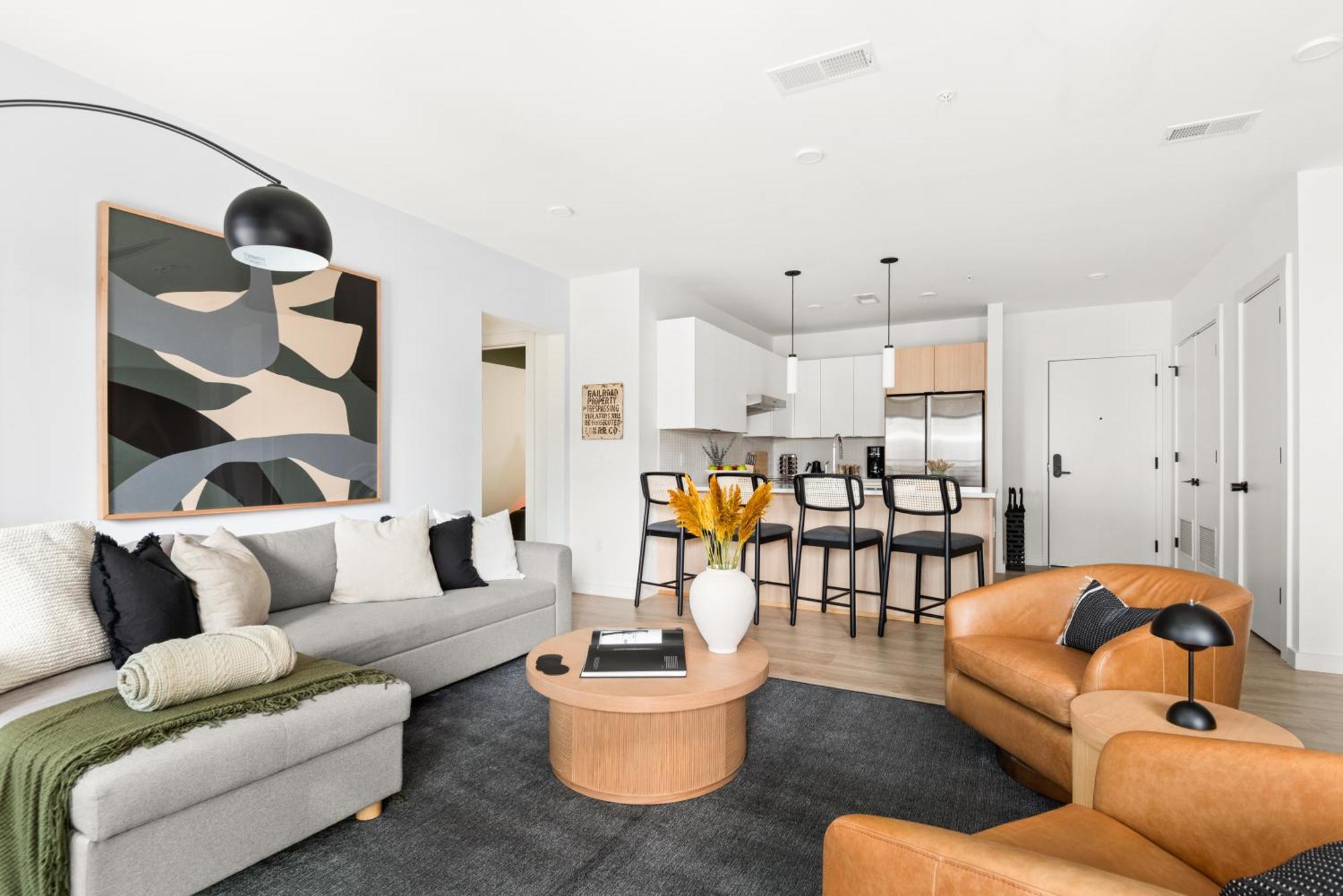 Laylas Retreat With Pool Walk To Broadway Holiday home *