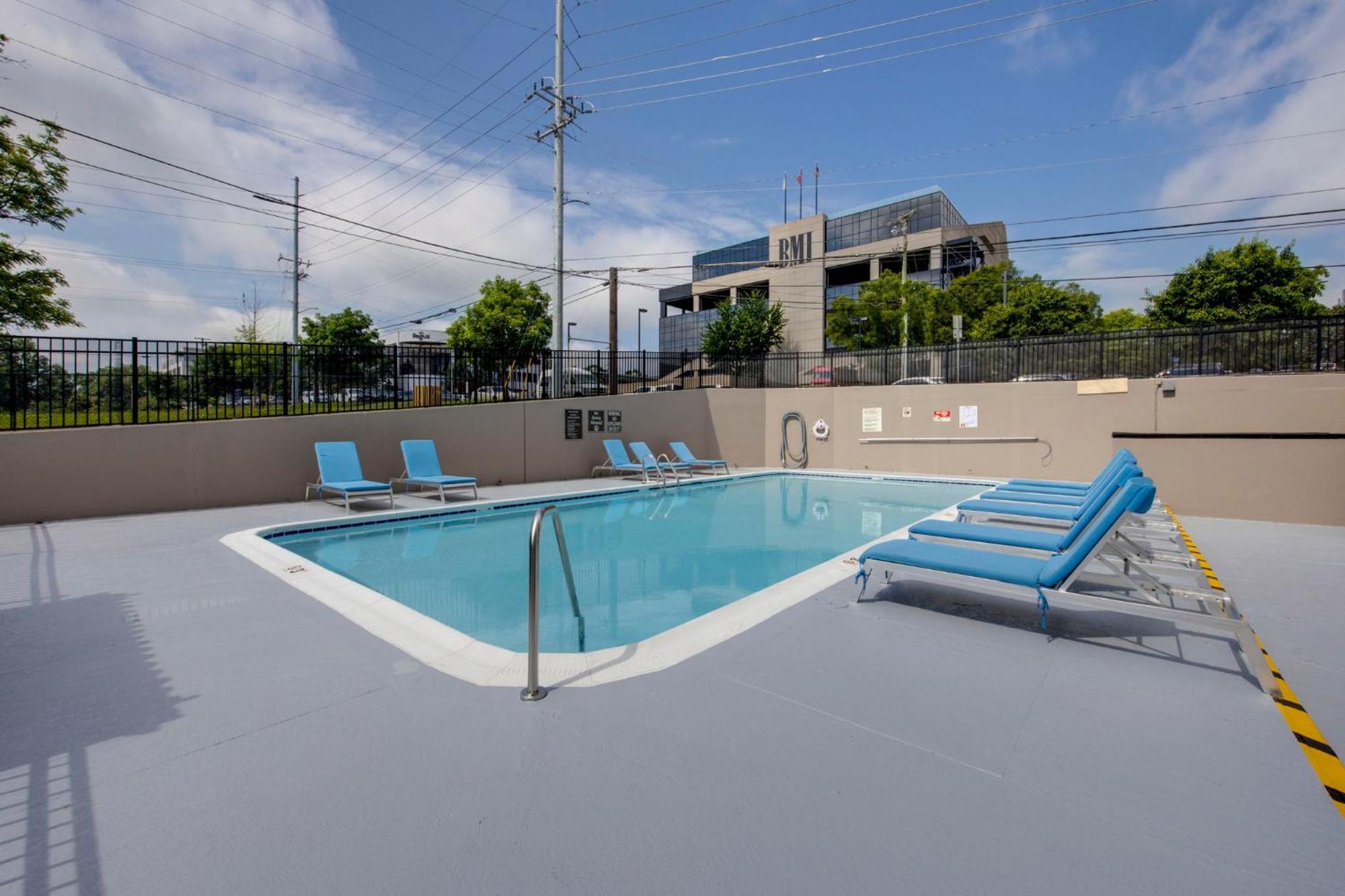 Western Downtown Music Row Hotel 3*
