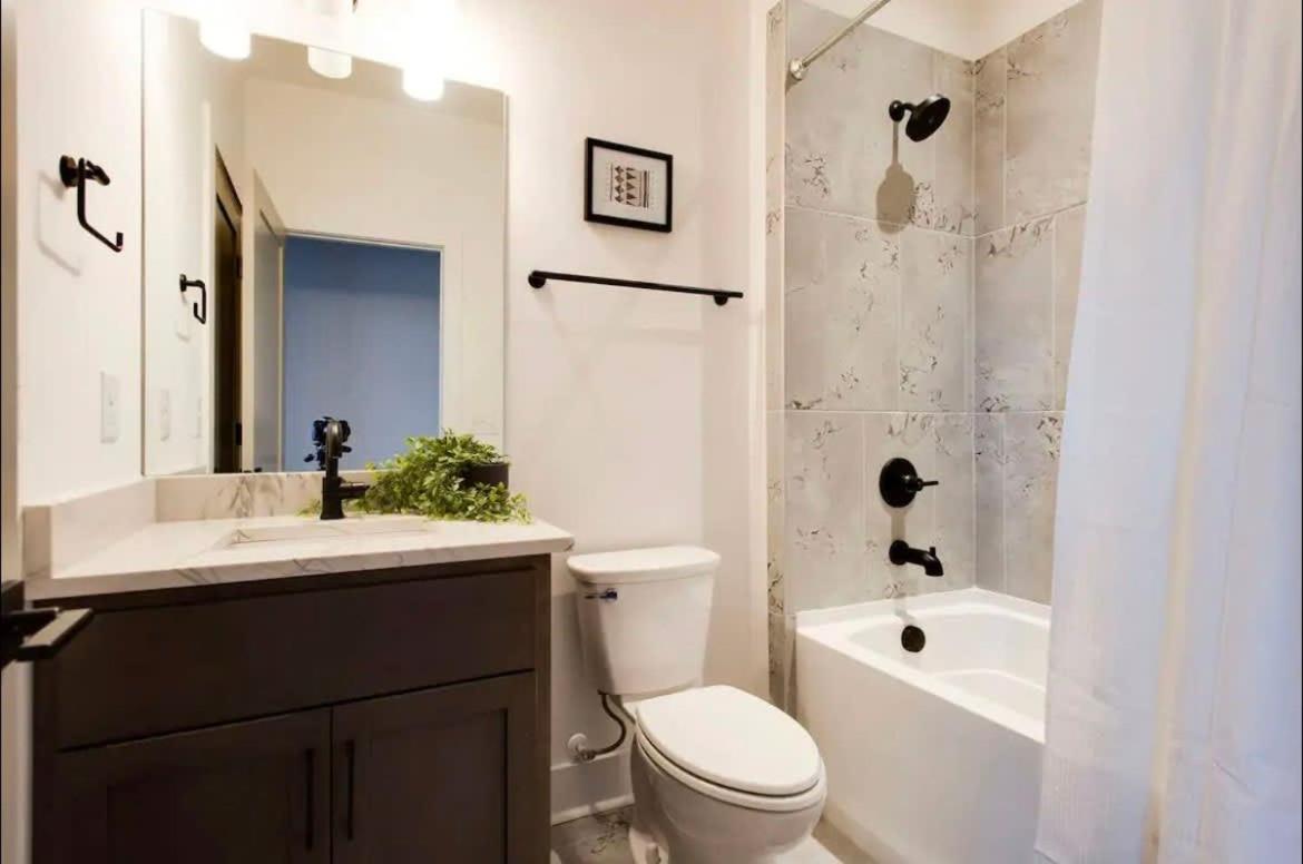 West End Dreams-2 Homes-6 Mins To Broadway Holiday home Nashville