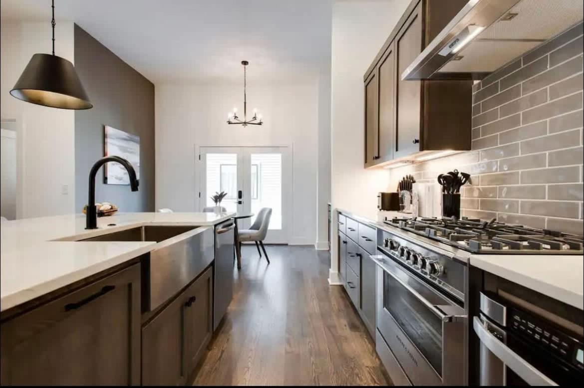 Holiday home West End Dreams-2 Homes-6 Mins To Broadway