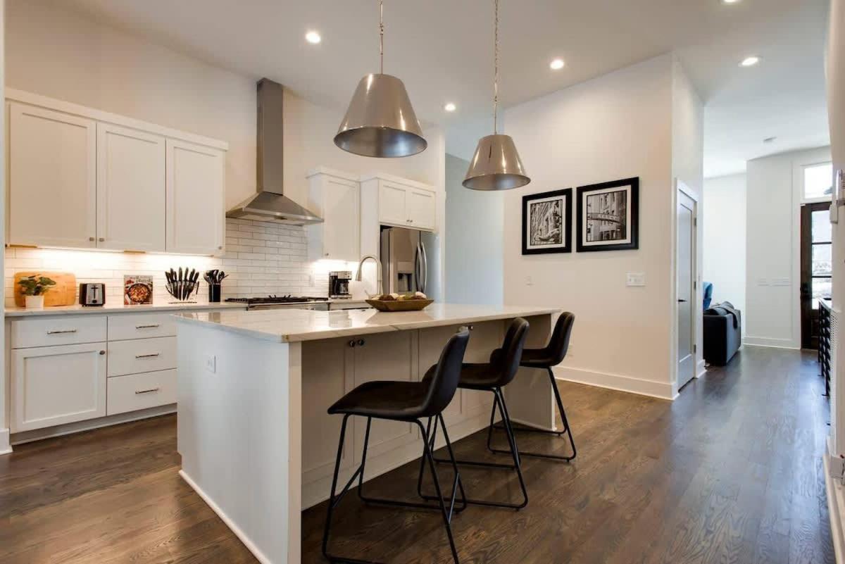 West End Dreams-2 Homes-6 Mins To Broadway Holiday home *