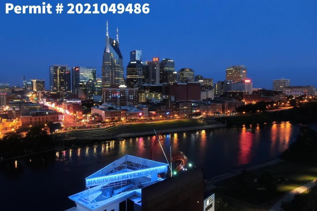 Cowgirl's Hideaway-rooftop Patio- 2 Mi To Broadway Holiday home *