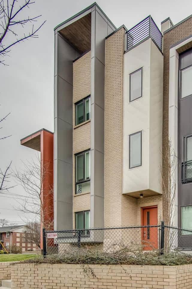 Two Homes - Accommodates 24 Guests * Nashville
