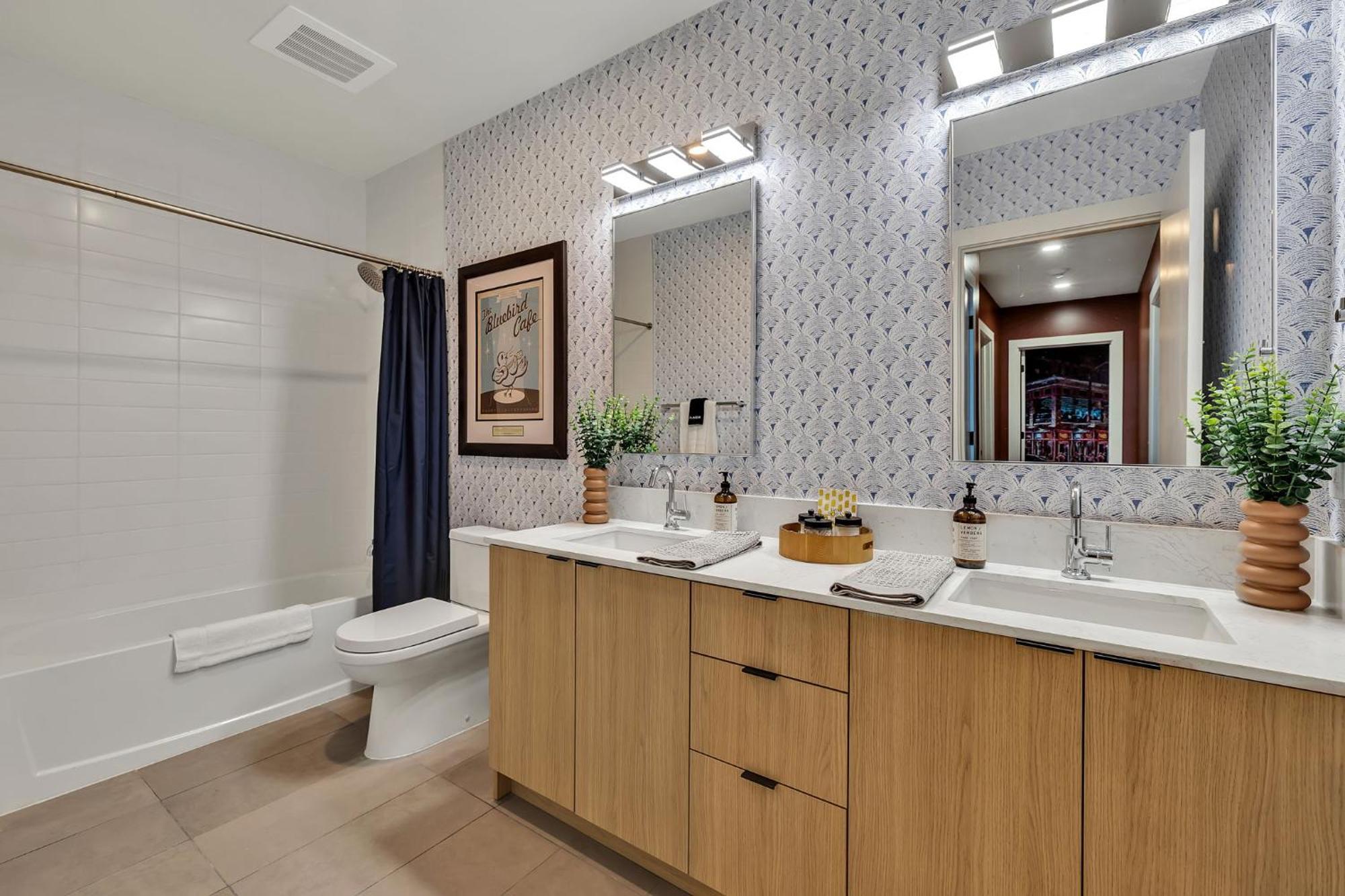 Boots On Broadway In Downtown With Parking, Pool, Gym