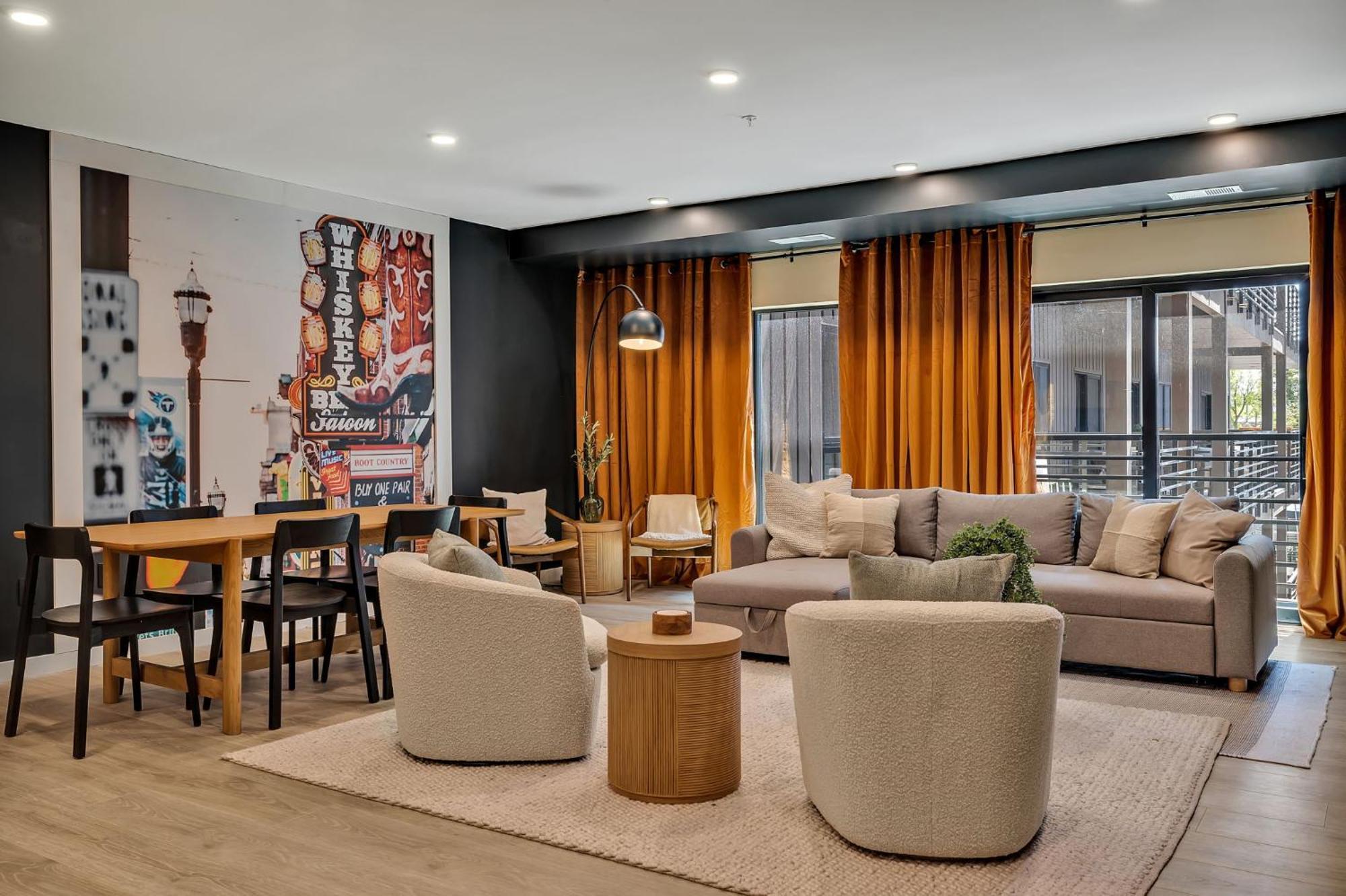 Boots On Broadway In Downtown With Parking, Pool, Gym