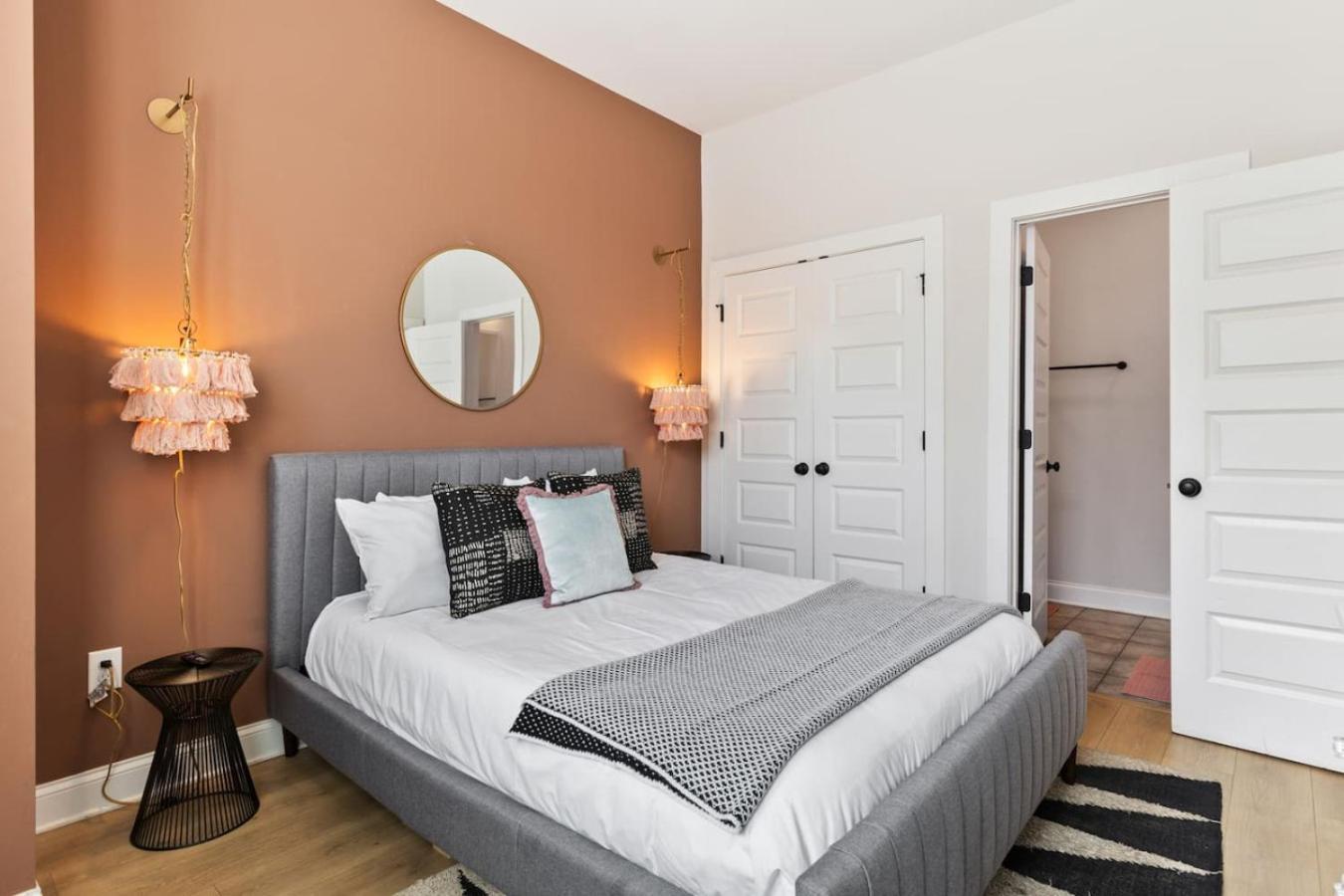 Upscale Townhome 3 Miles To Downtown With 2 Car Garage Nashville