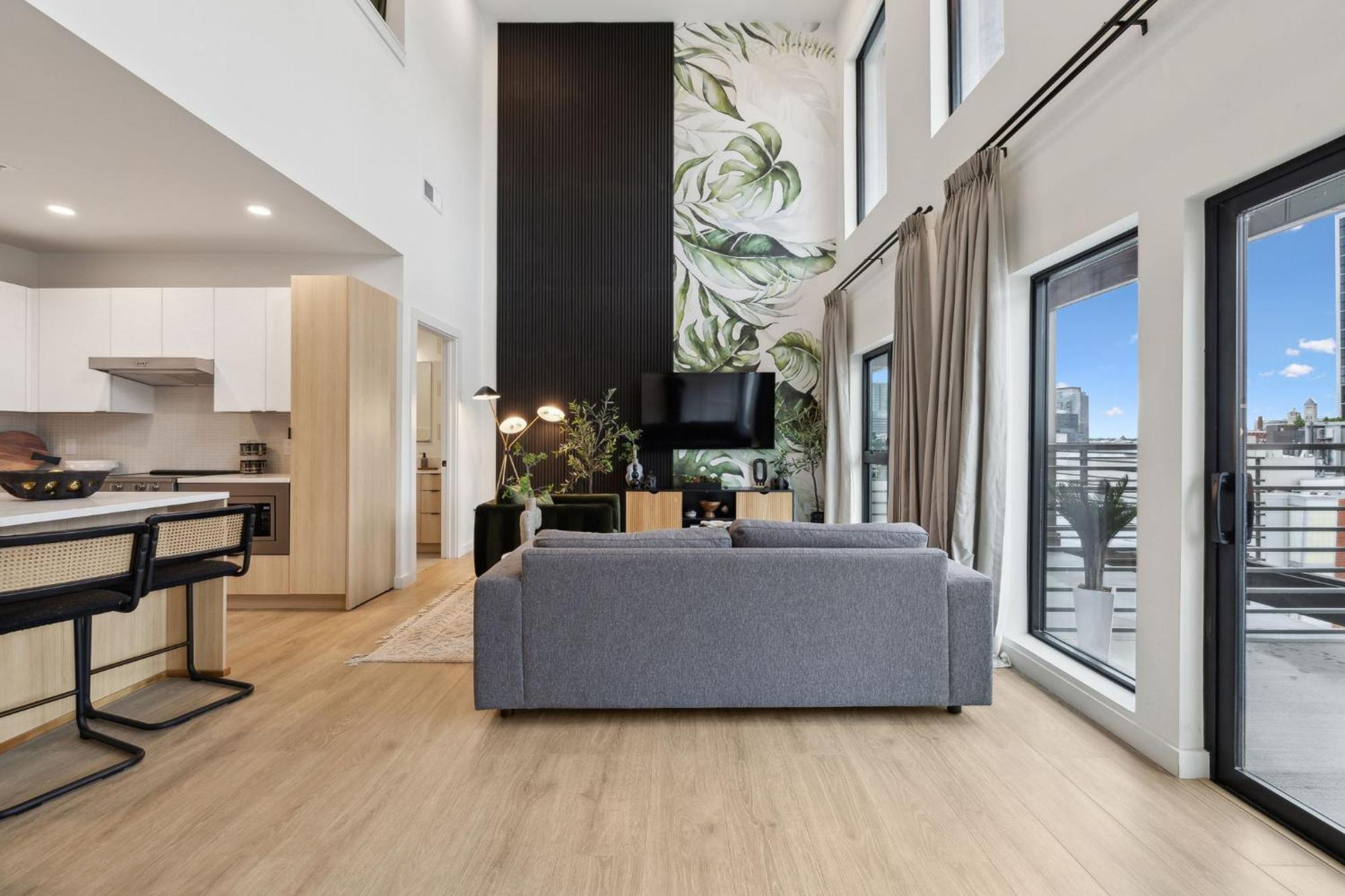 Beverly Nash Downtown, Incredible Skyline Views, Walk To Broadway! *