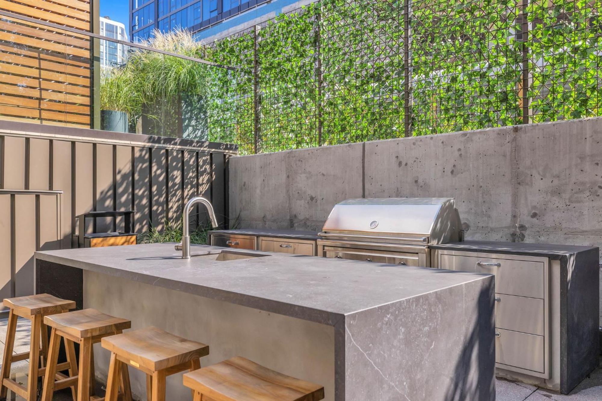 The Wallen Downtown Walk To Broadway, Parking, Heated Pool, Gym Nashville