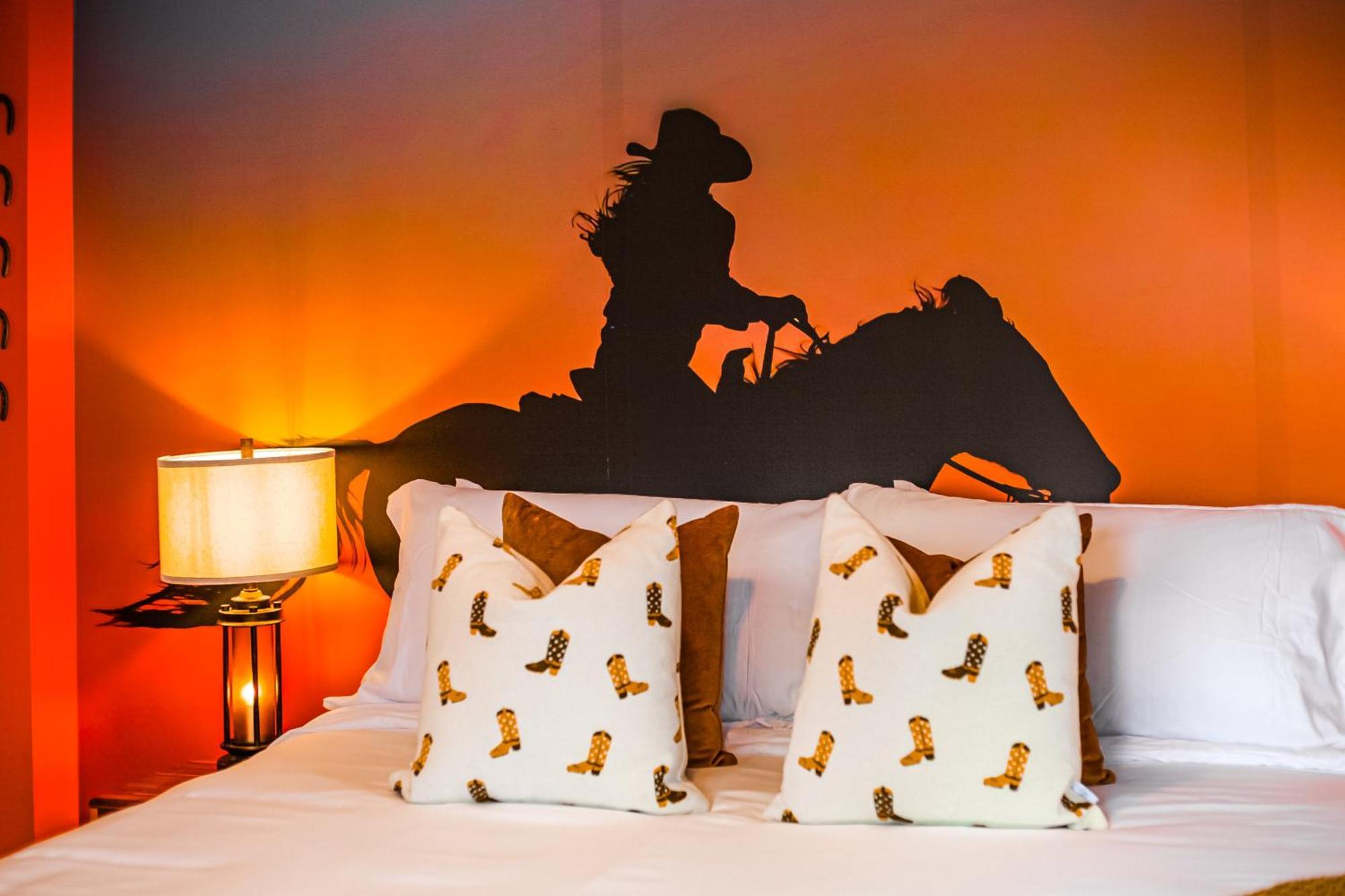 Apartment The Wallen Downtown Walk To Broadway, Parking, Heated Pool, Gym