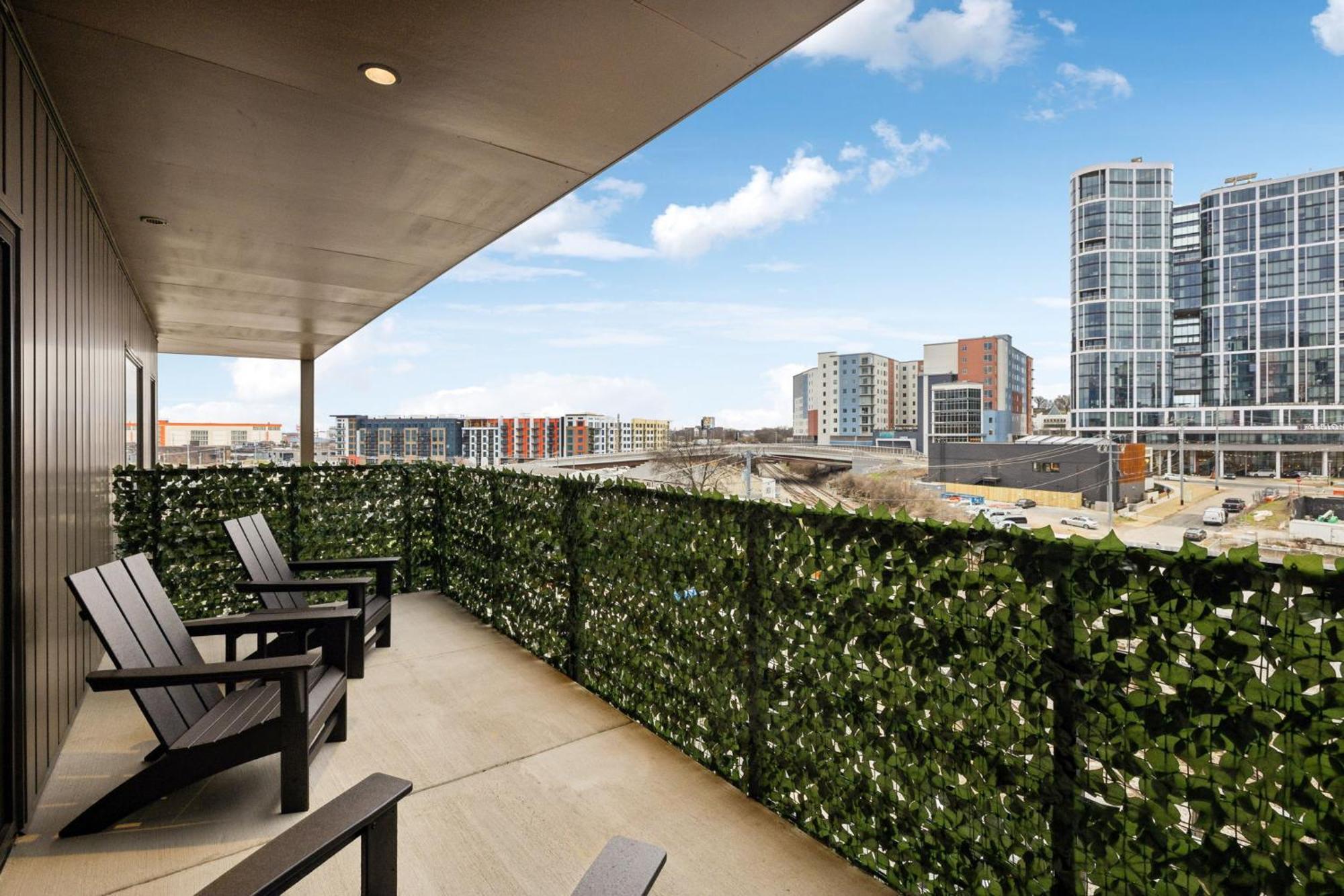 Diamonds Are Forever Bridal In Downtown Nash Walk To Broadway, Heated Pool, Gym, Parking Apartment Nashville