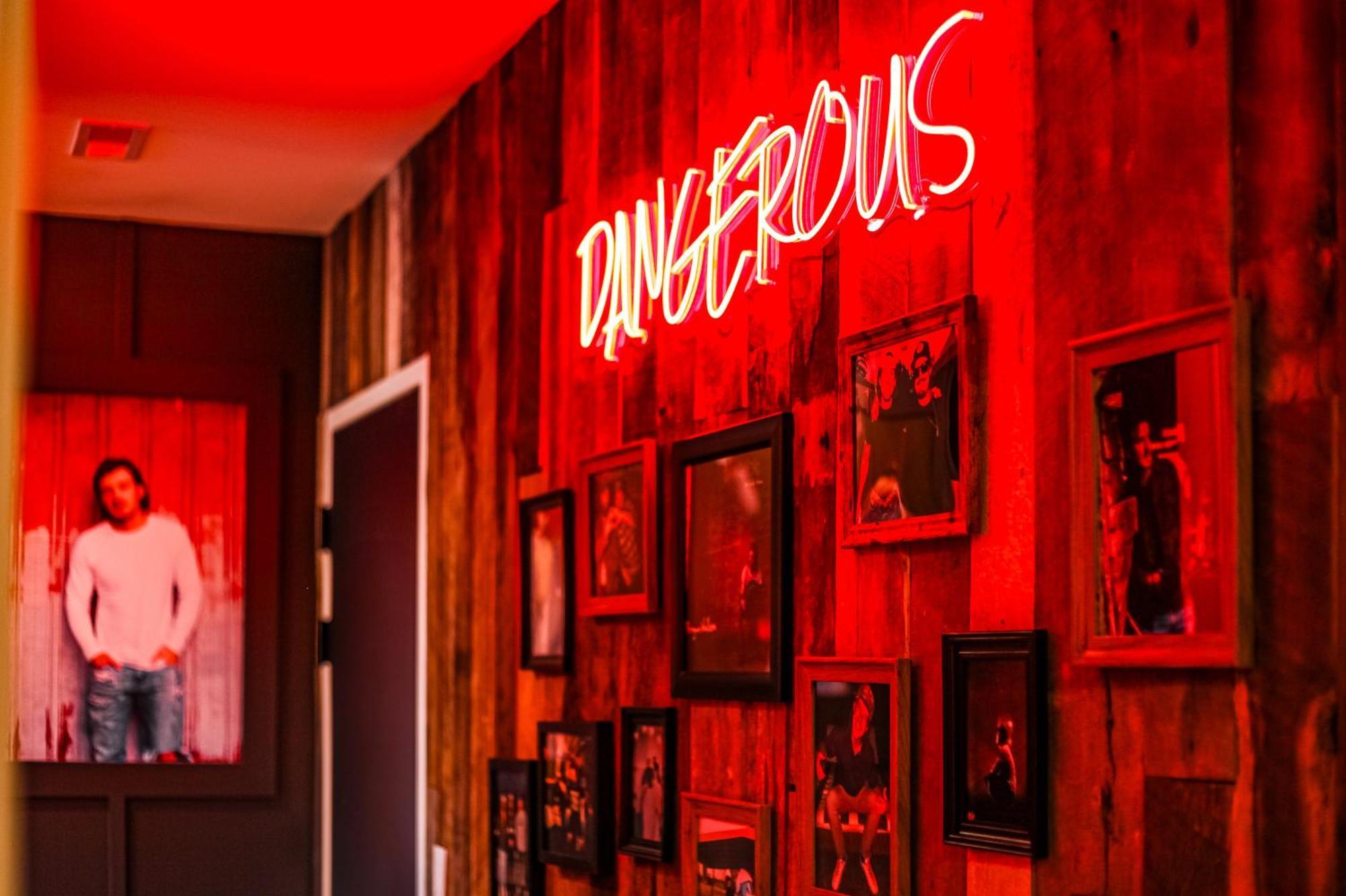 Apartment The Wallen Downtown Walk To Broadway, Parking, Heated Pool, Gym