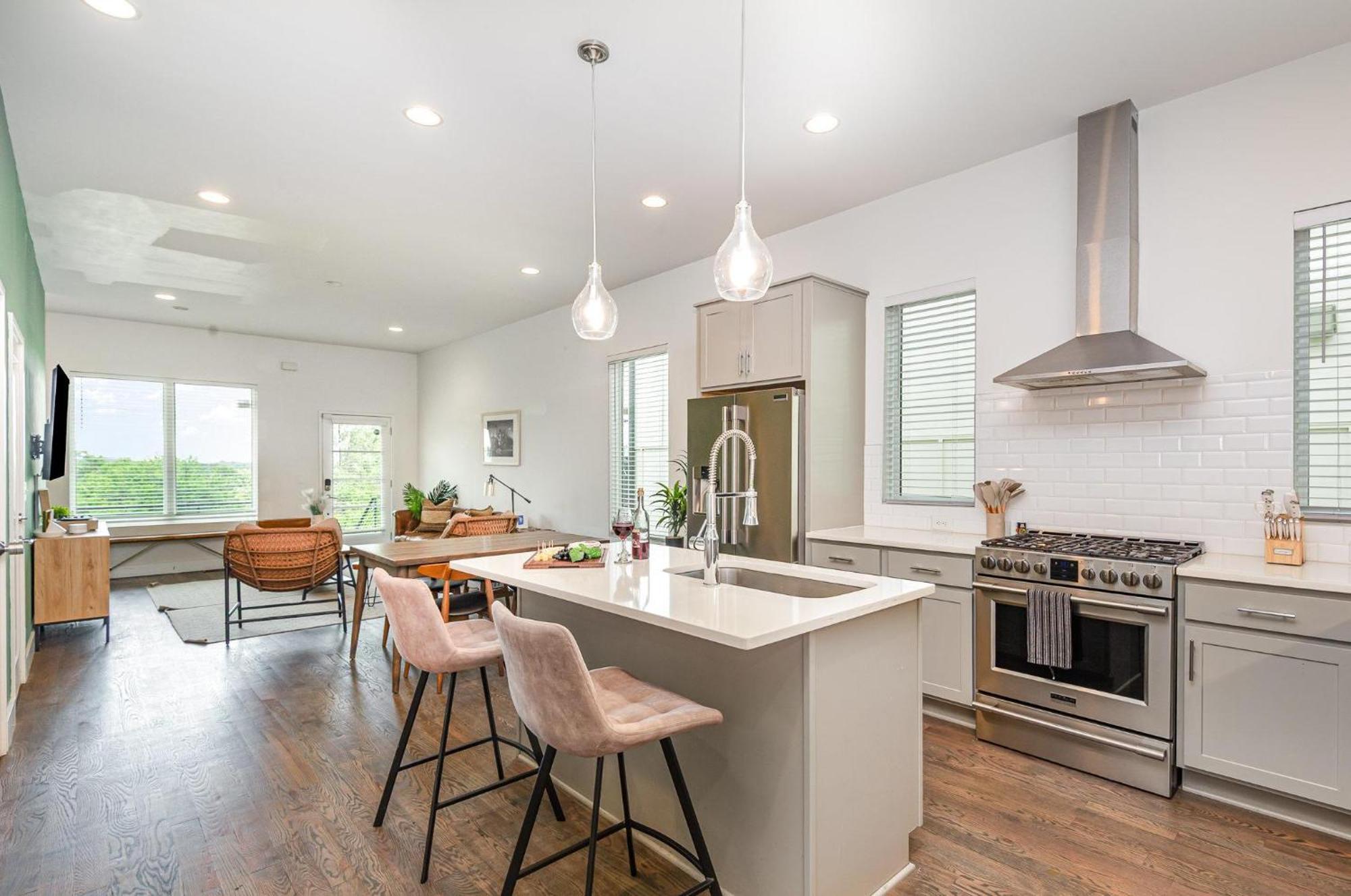 Holiday home Hurst House - 4 Stylish Homes - Mins To Germantown *