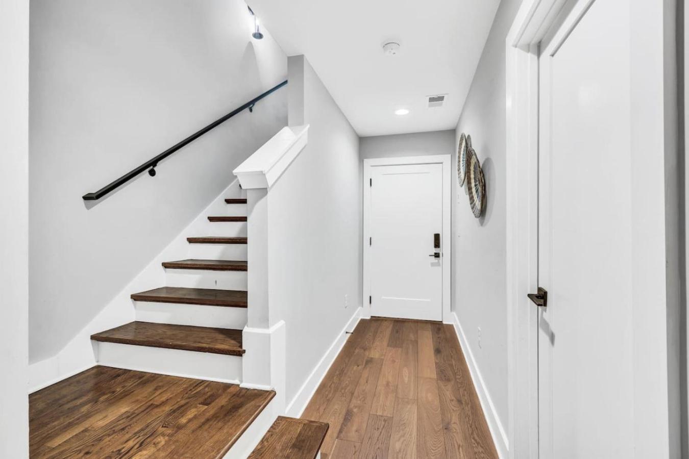 Luxury And Spacious With Private Garage And Fire Pit Nashville