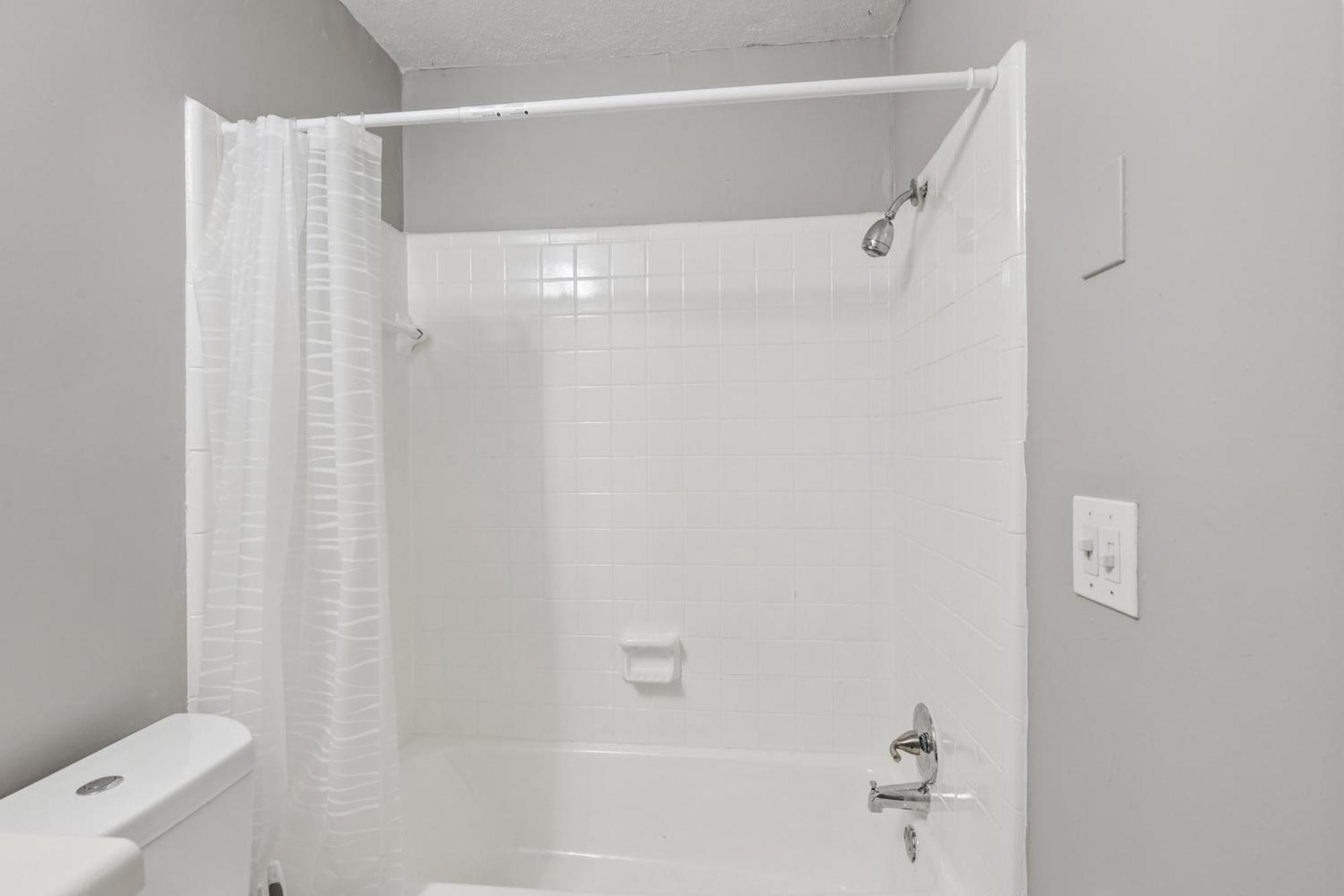 Apartment Avery D4 I Spacious 2 Bed 1 Bath *