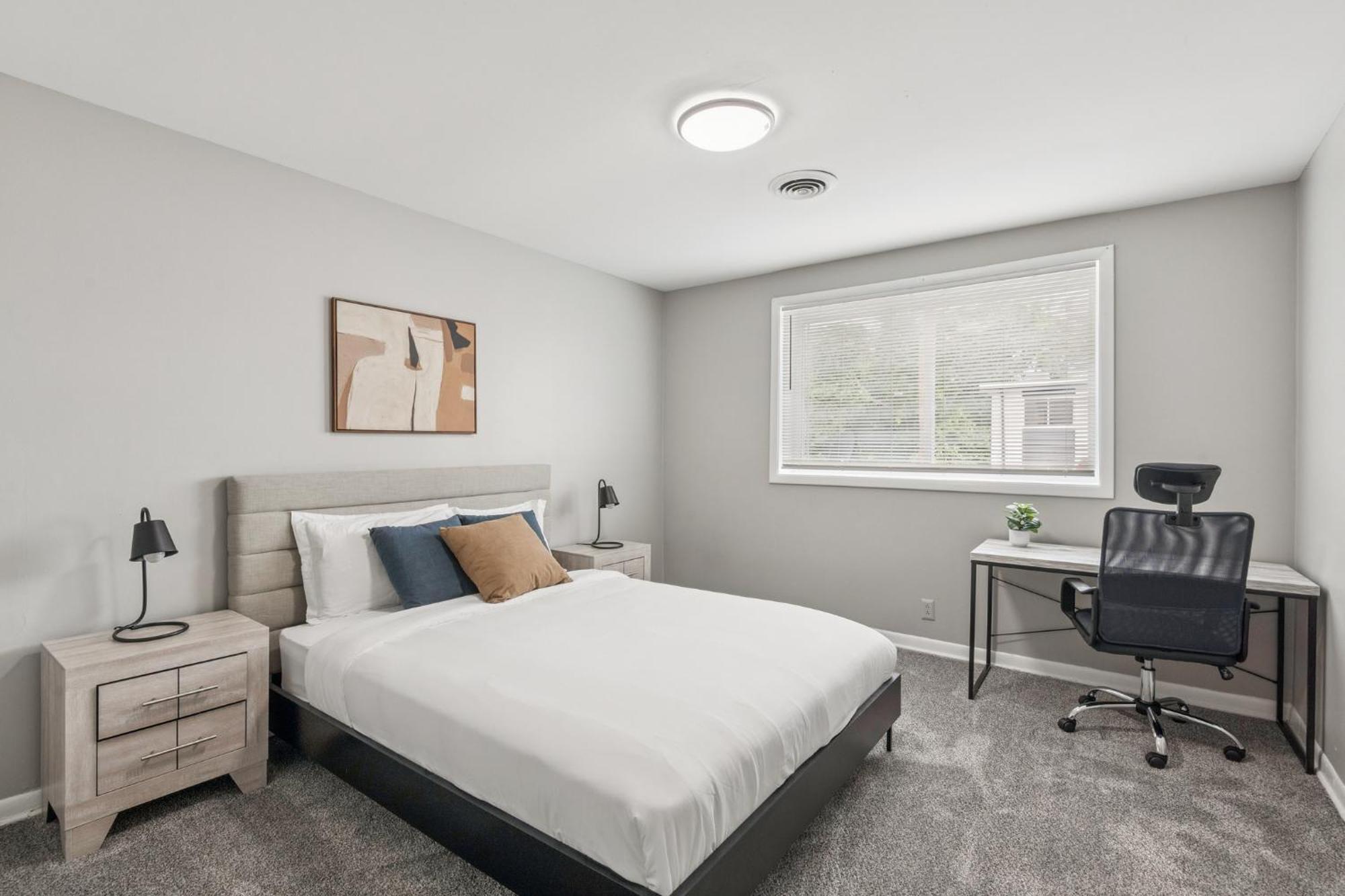 Avery D4 I Spacious 2 Bed 1 Bath *