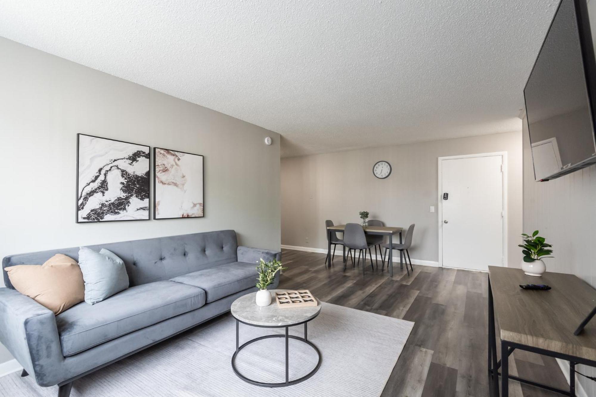 Avery D4 I Spacious 2 Bed 1 Bath Apartment *