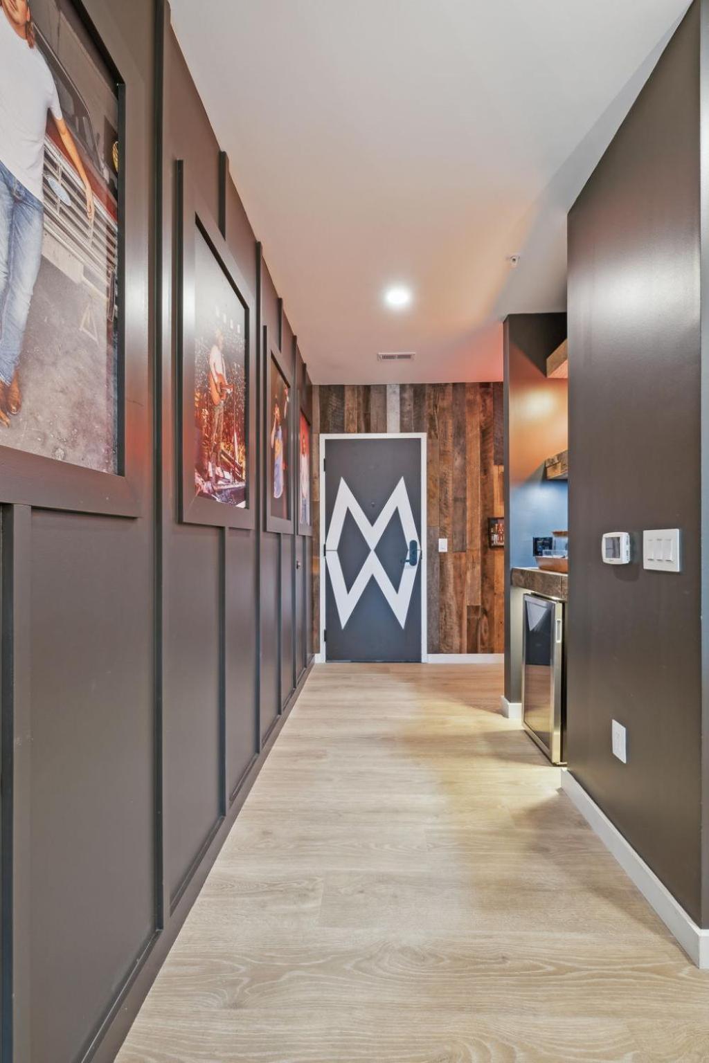 The Wallen Downtown Walk To Broadway, Parking, Heated Pool, Gym Apartment Nashville