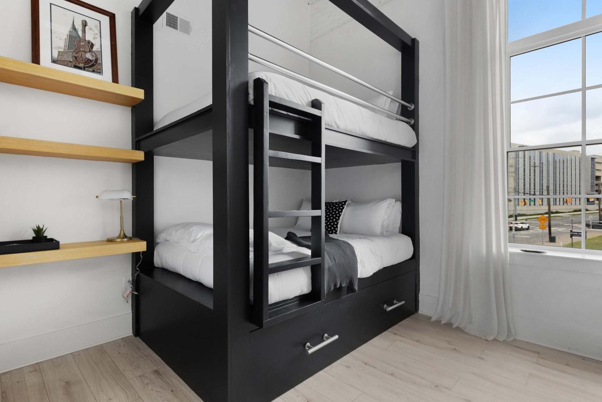 Legends Row By Maddox Apartment *