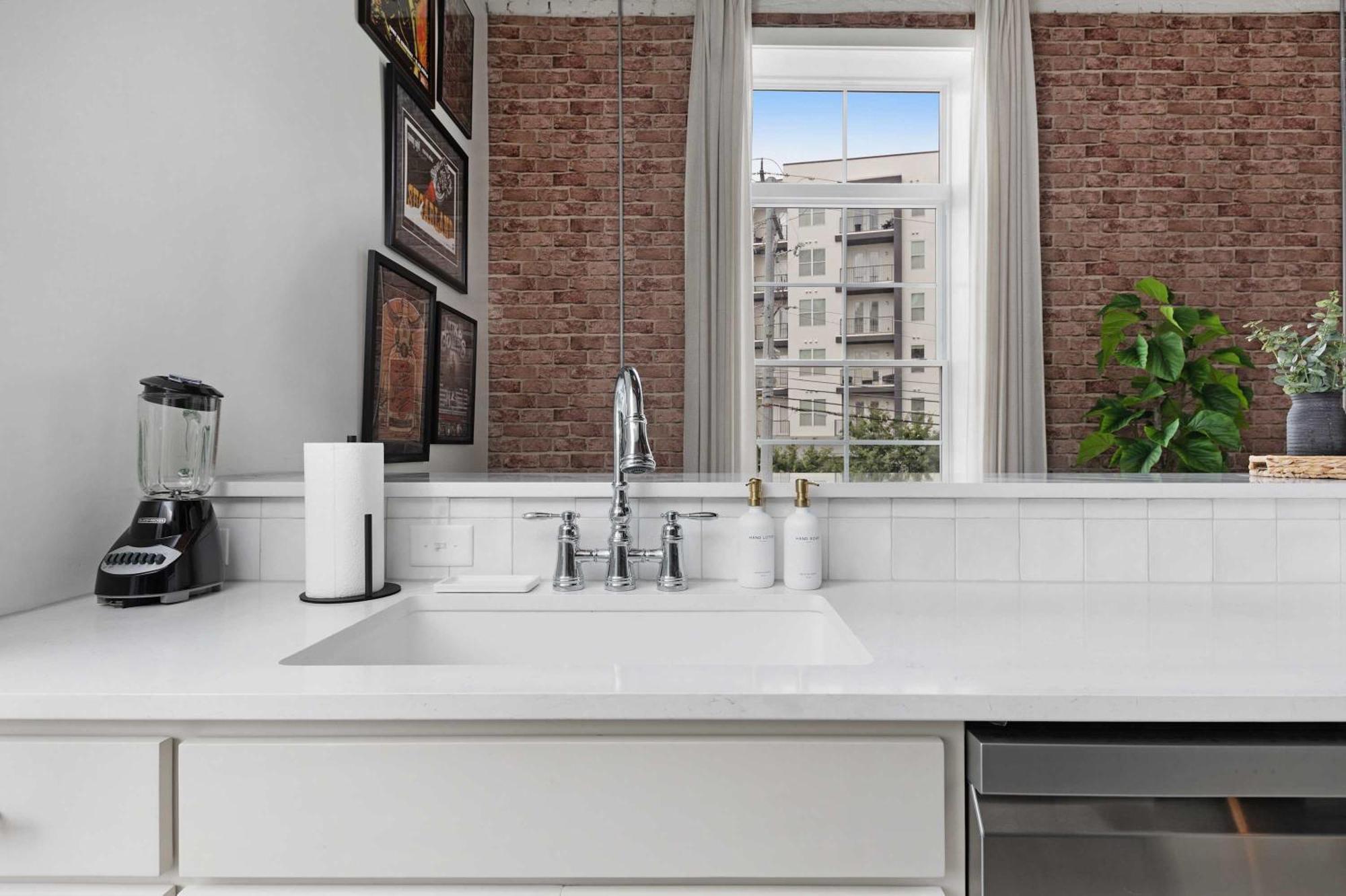 Legends Row By Maddox Apartment *