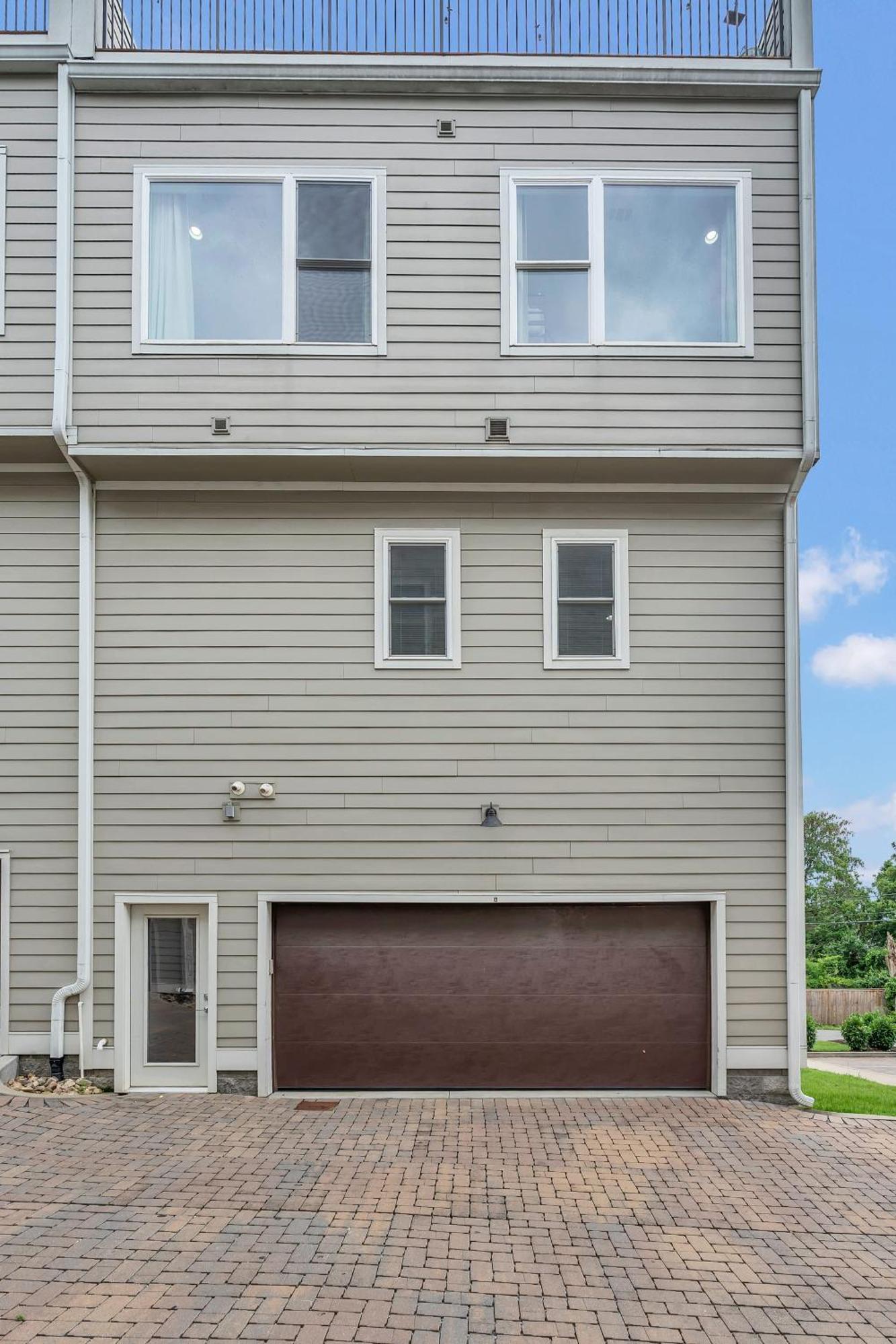 Large With Rooftop And Views Sleeps 12 Holiday home Nashville