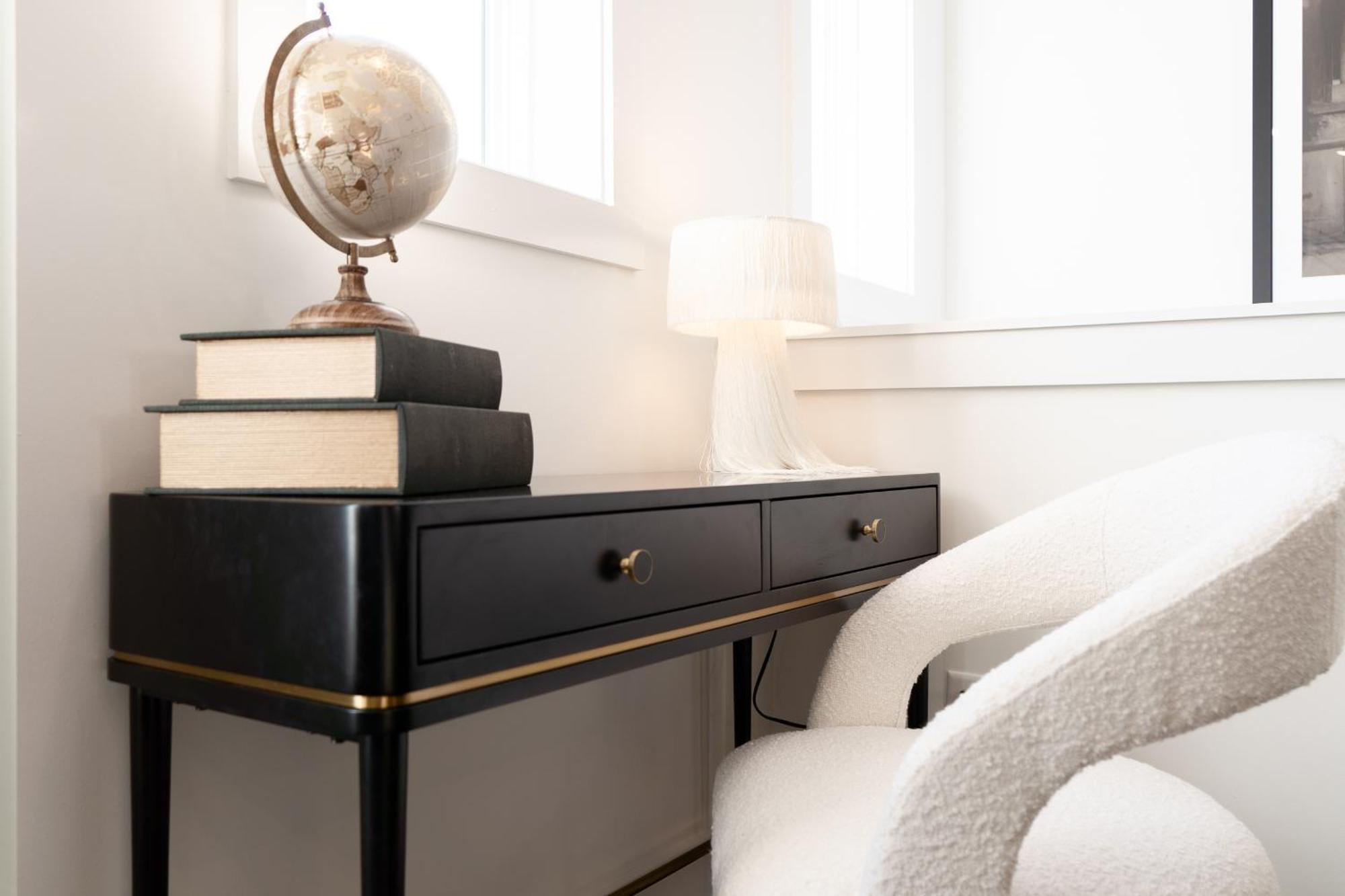 Hank At The Lucy By Local Holiday home Nashville