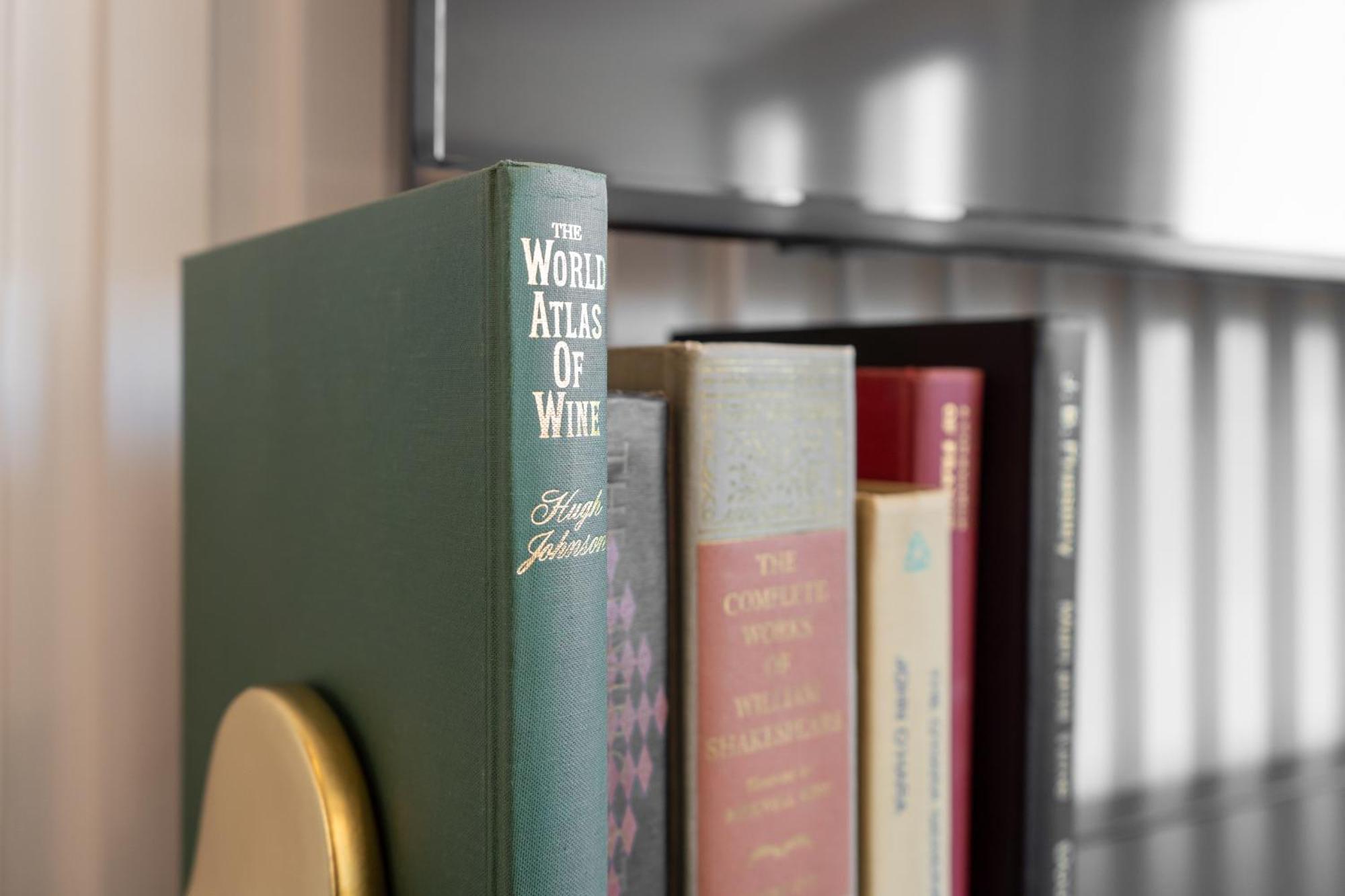 Hank At The Lucy By Local Holiday home Nashville