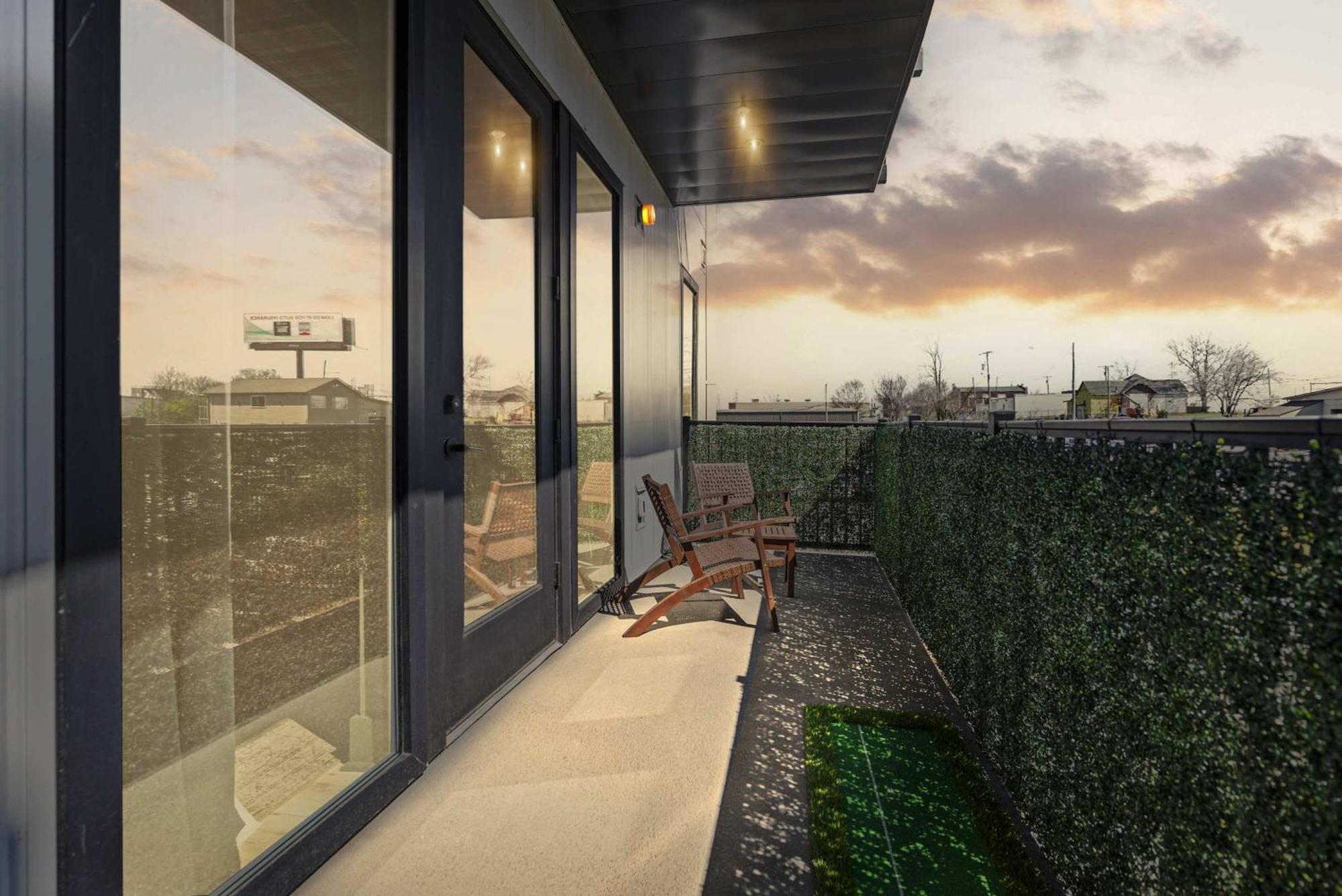Apartment Luxe Trio Sleeps 21 And Rooftop Access