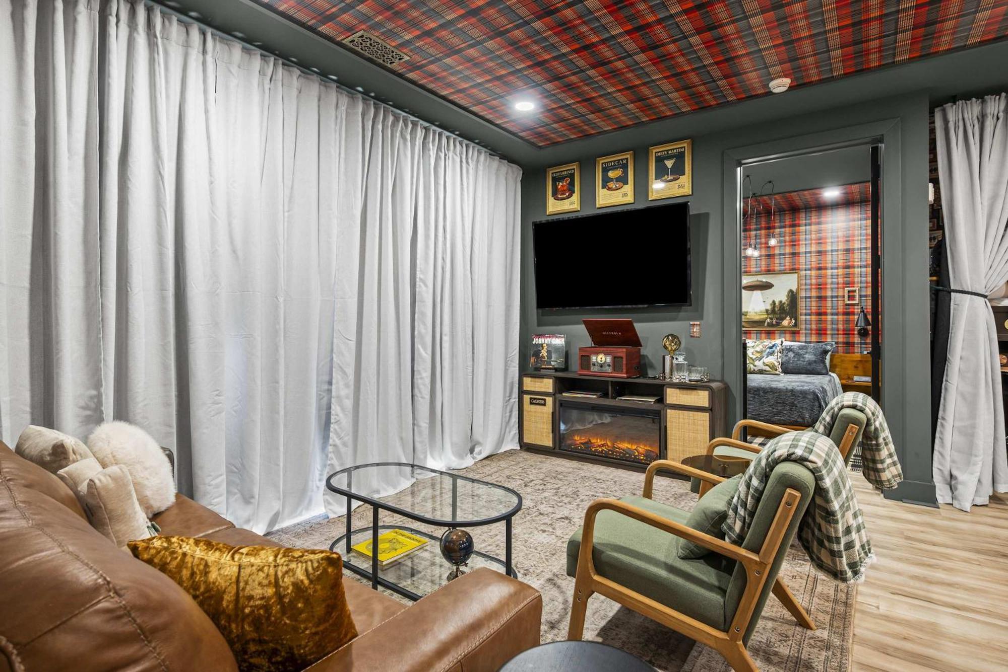 Luxe Trio Sleeps 21 And Rooftop Access *