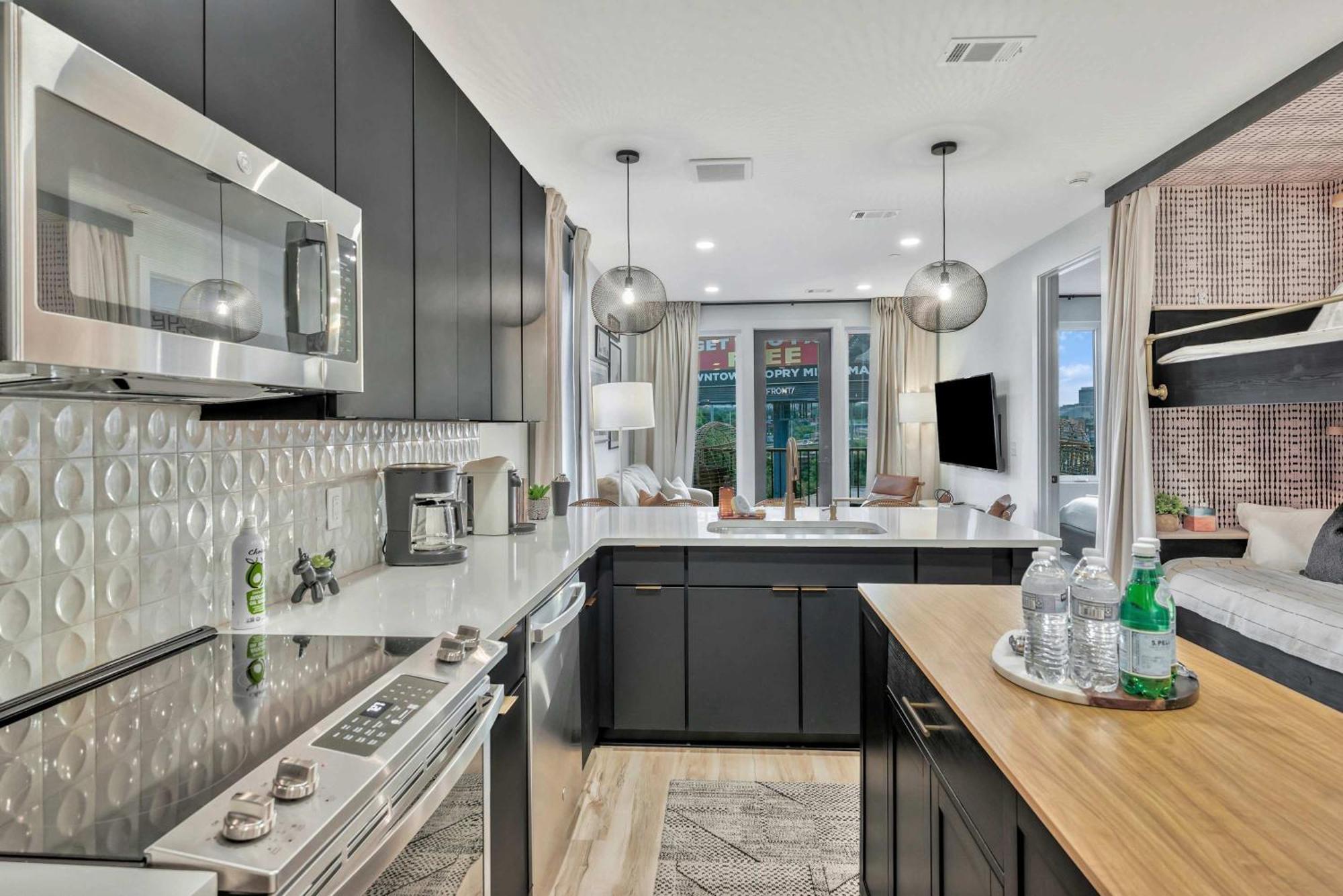 Apartment Luxe Trio Sleeps 21 And Rooftop Access *