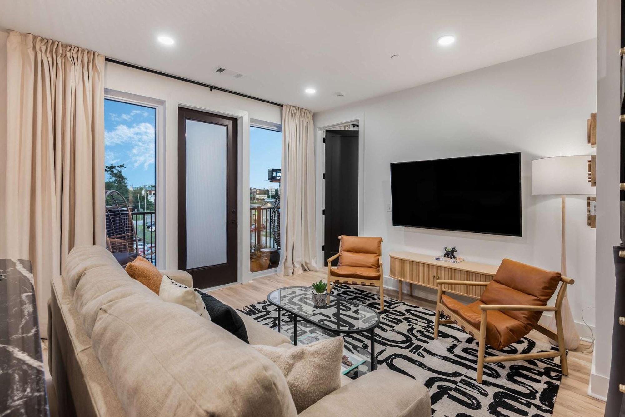 Apartment Luxe Trio Sleeps 21 And Rooftop Access Nashville
