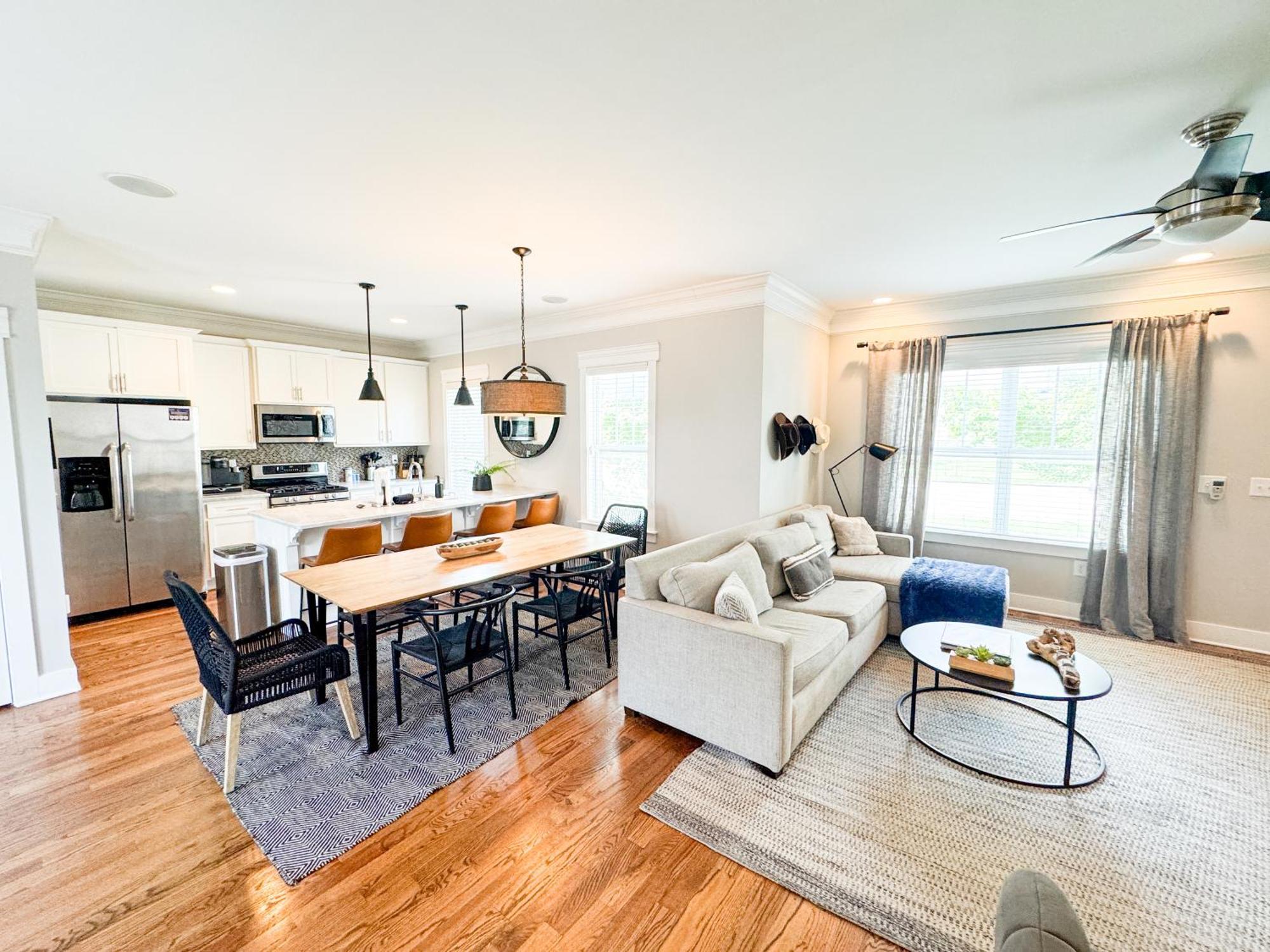 Belmont And Broadway Great For Groups *