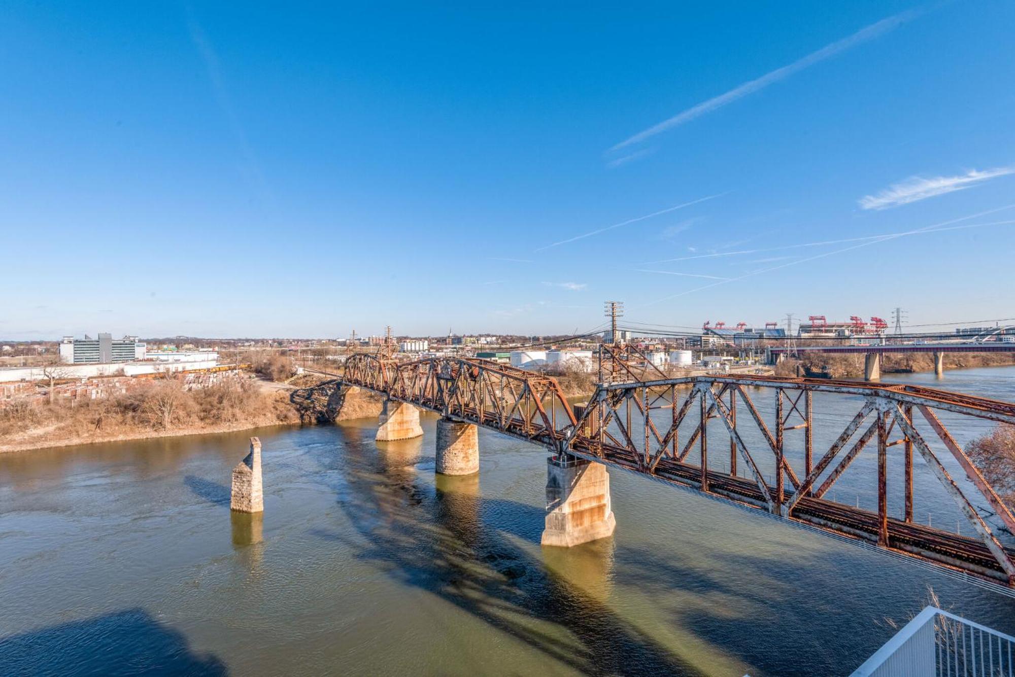 Holiday home Luxury 2-bd, 2-bth Downtown Riverfront, Park Free *